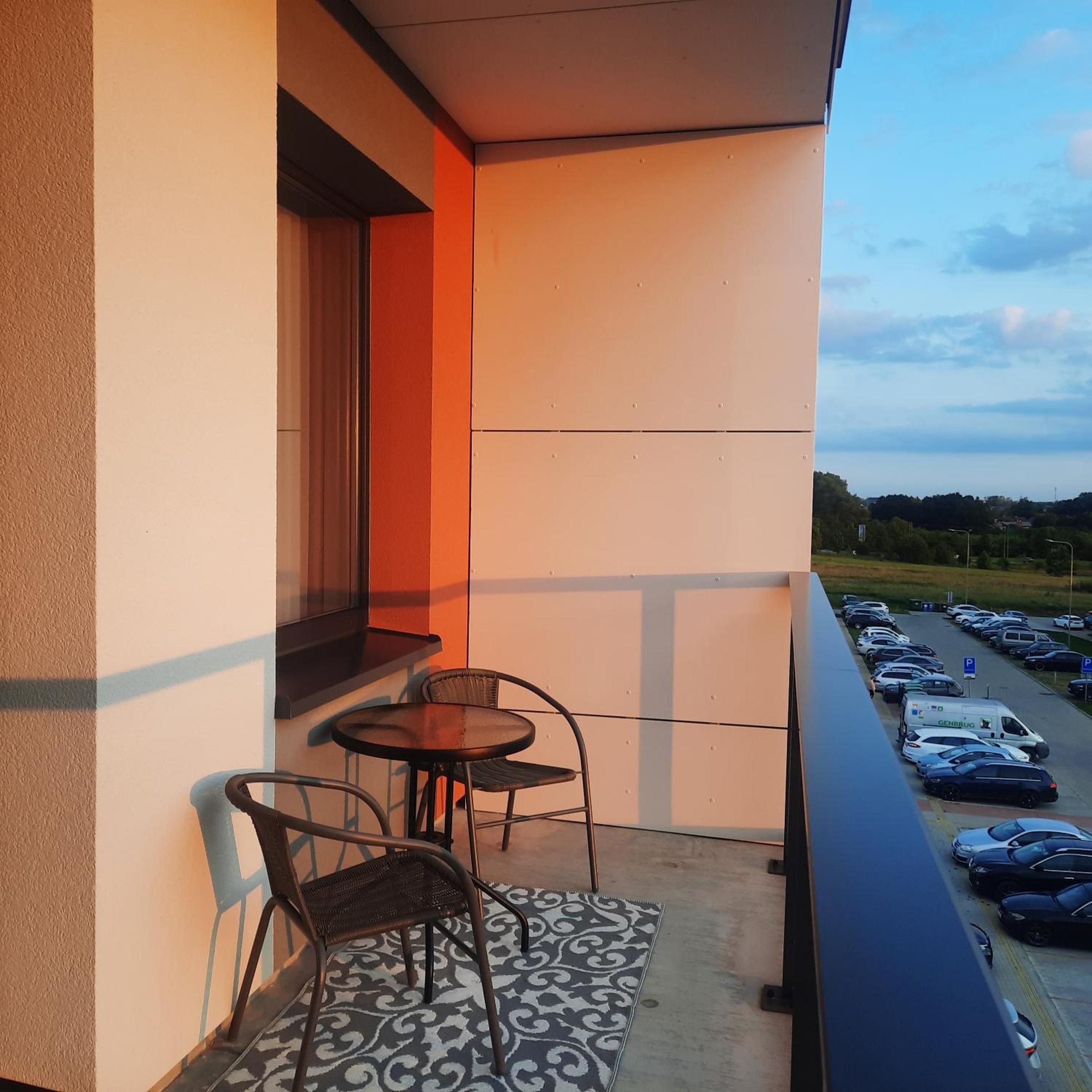 SV apartment self check in free parking