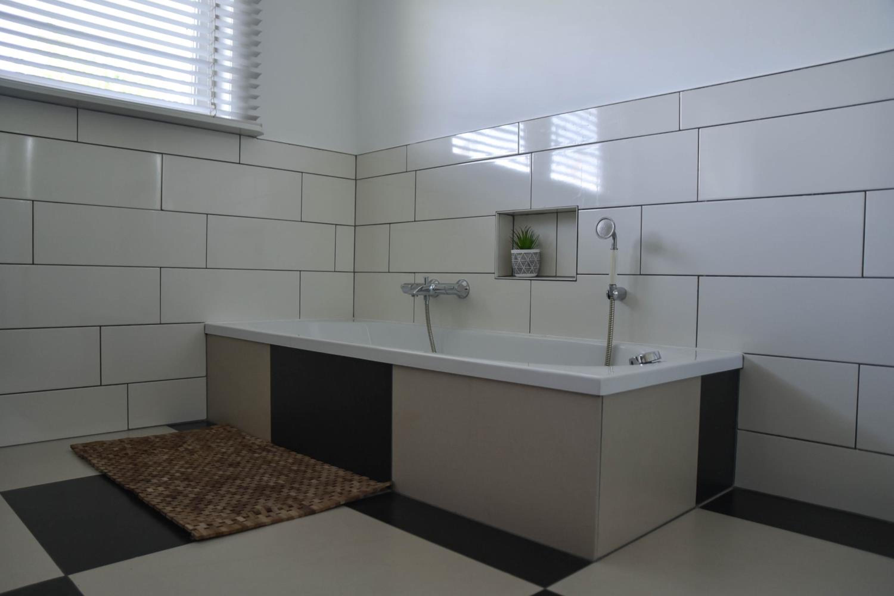 Spacious Comfort Villa Vera with hottub 6 beds plus 1 folding bed