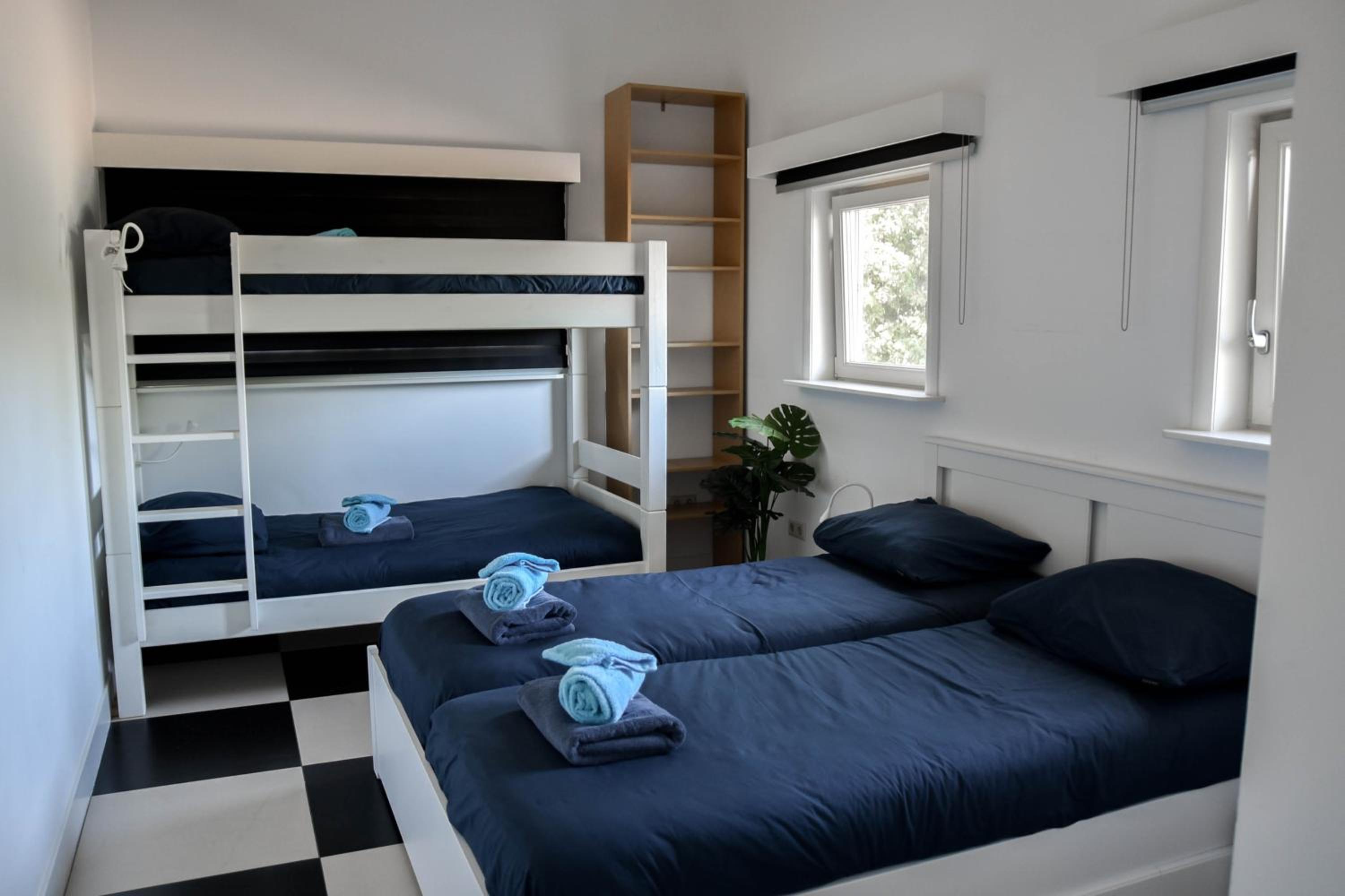 Spacious Comfort Villa Vera with hottub 6 beds plus 1 folding bed