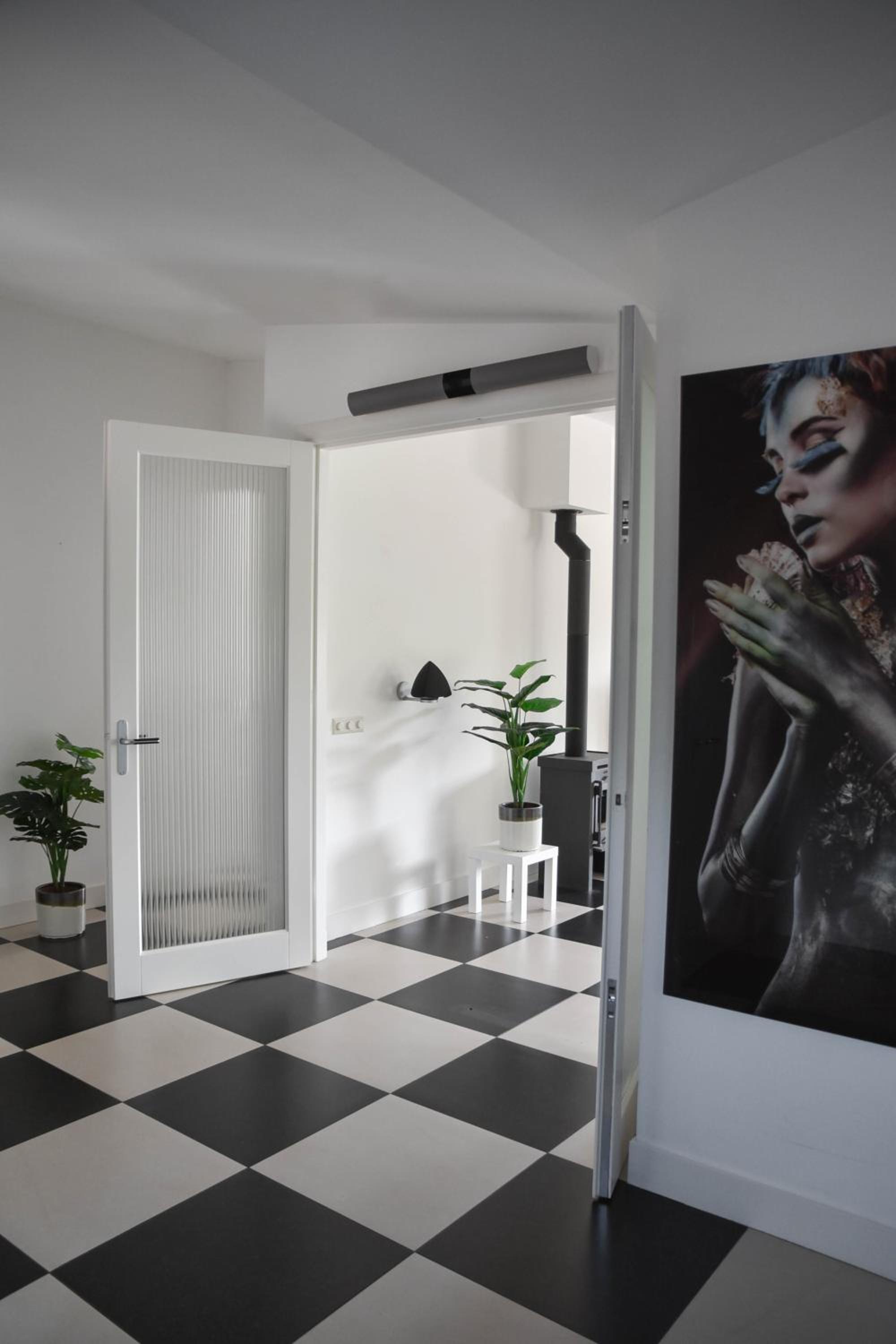 Spacious Comfort Villa Vera with hottub 6 beds plus 1 folding bed