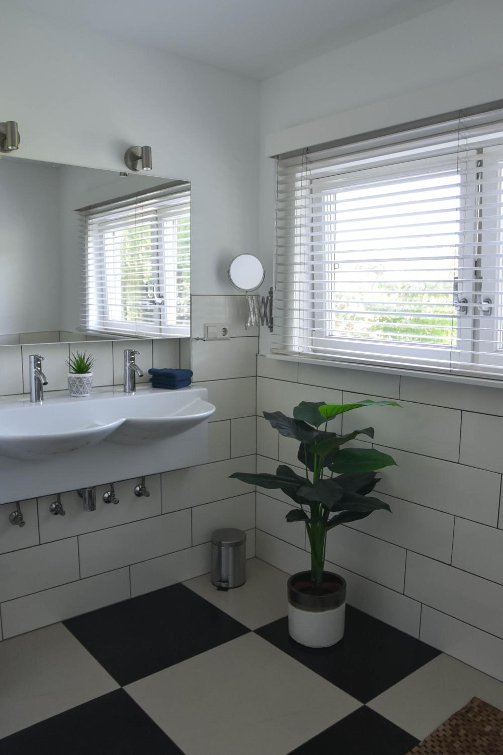 Spacious Comfort Villa Vera with hottub 6 beds plus 1 folding bed