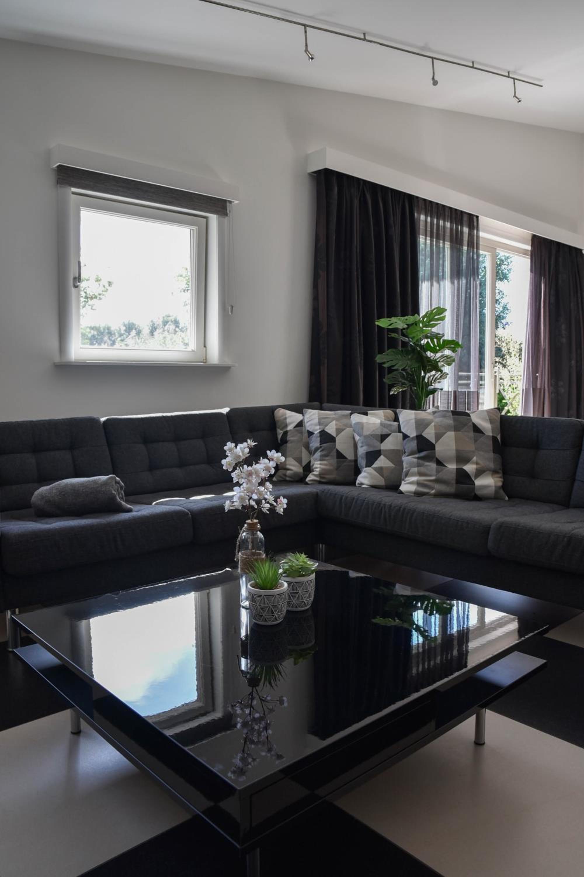 Spacious Comfort Villa Vera with hottub 6 beds plus 1 folding bed