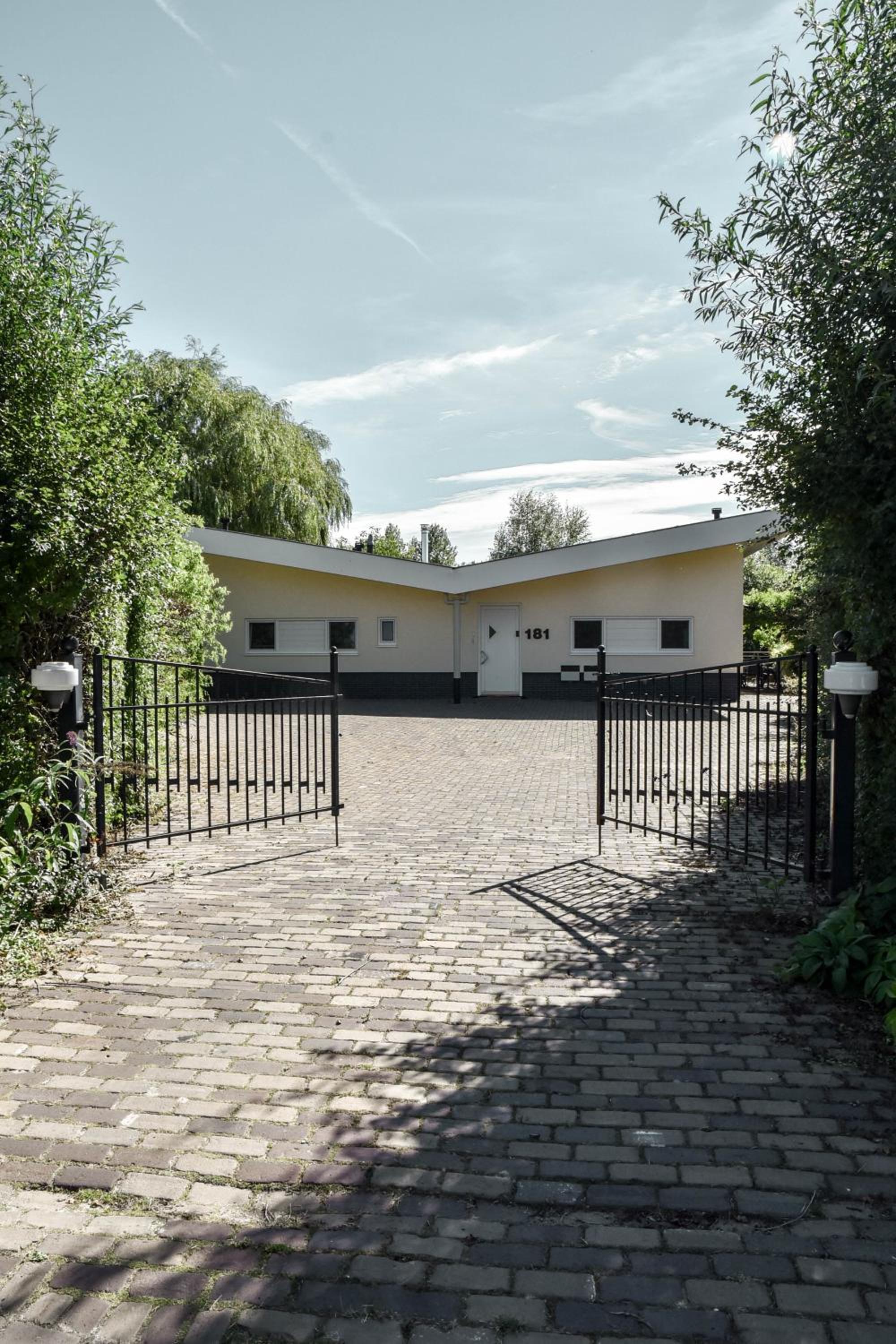 Spacious Comfort Villa Vera with hottub 6 beds plus 1 folding bed