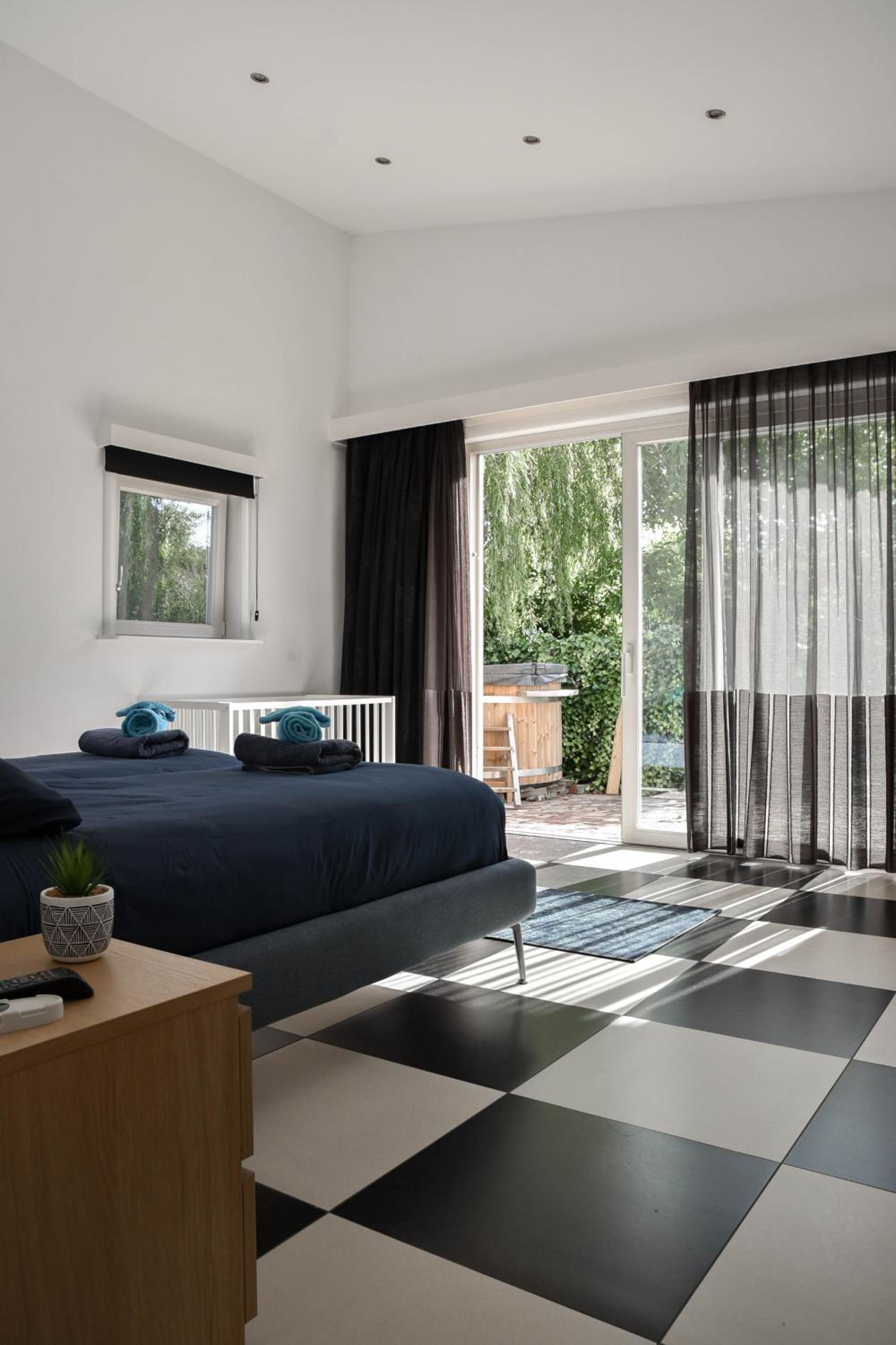 Spacious Comfort Villa Vera with hottub 6 beds plus 1 folding bed