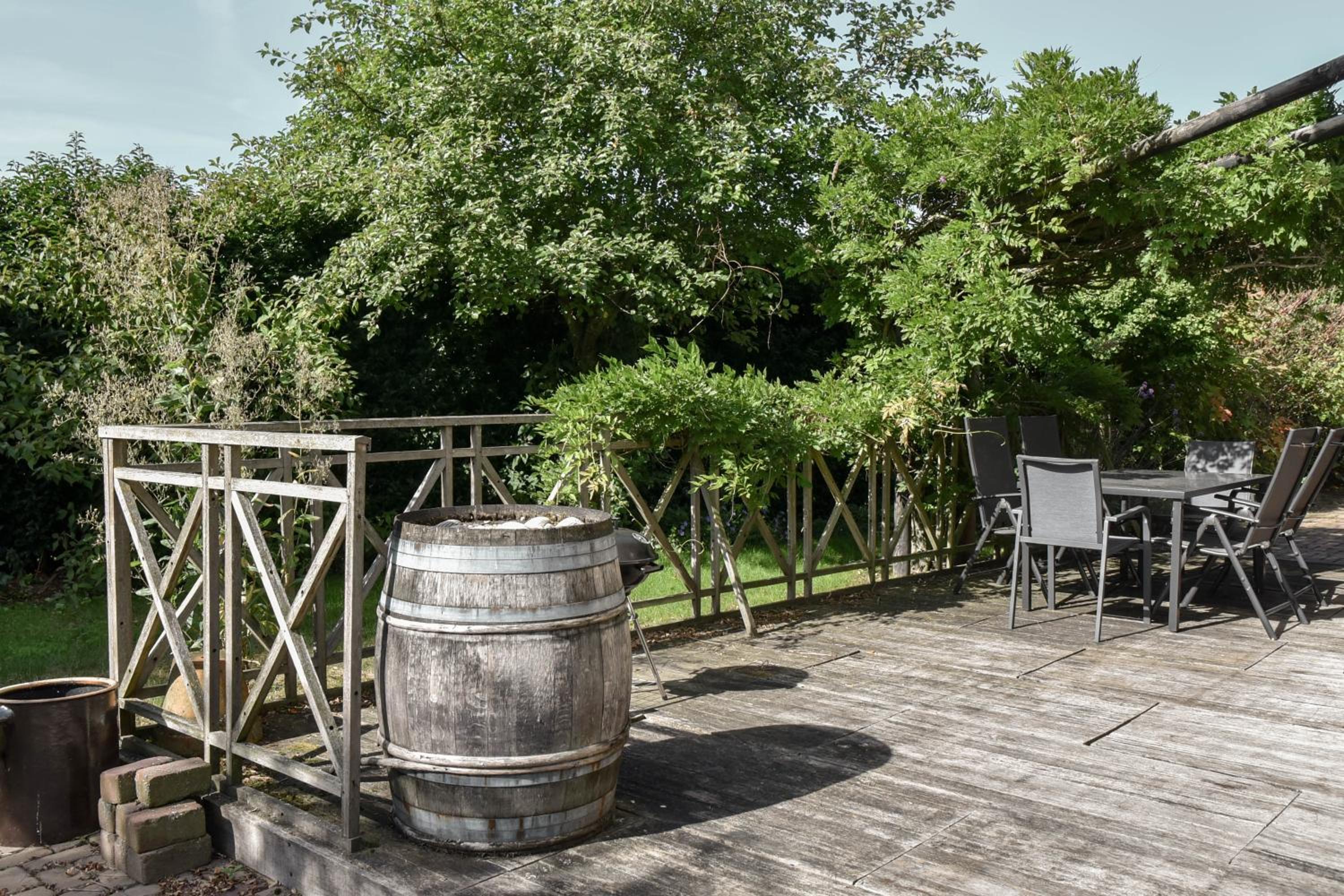 Spacious Comfort Villa Vera with hottub 6 beds plus 1 folding bed