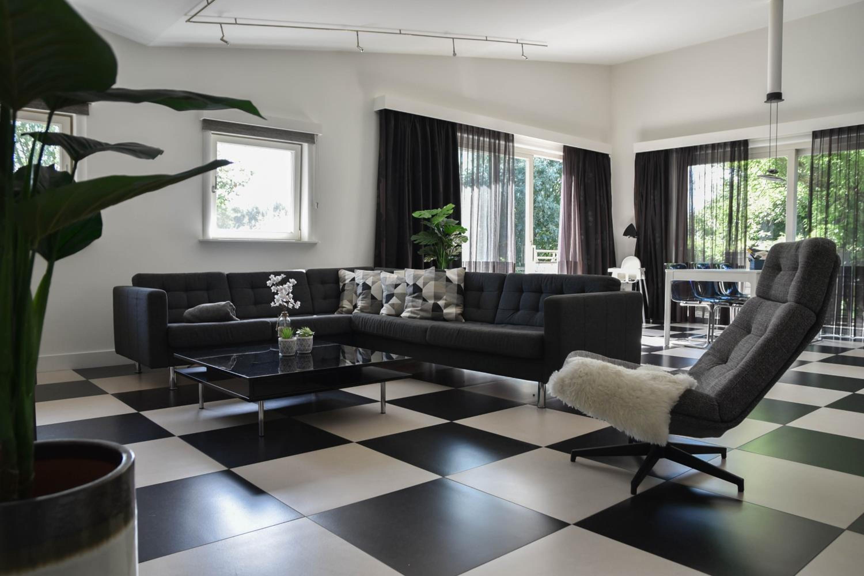 Spacious Comfort Villa Vera with hottub 6 beds plus 1 folding bed