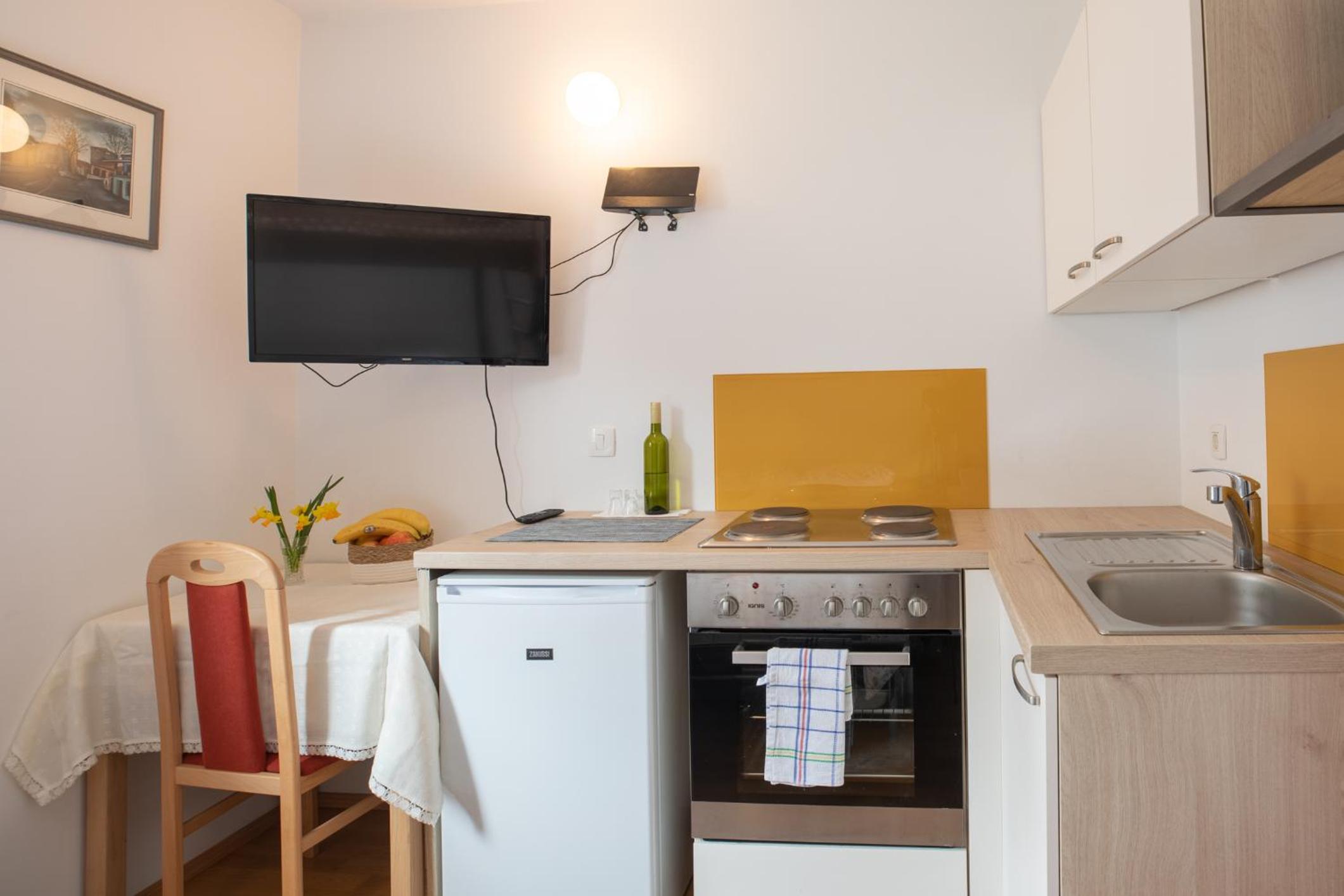 Apartma Lovor