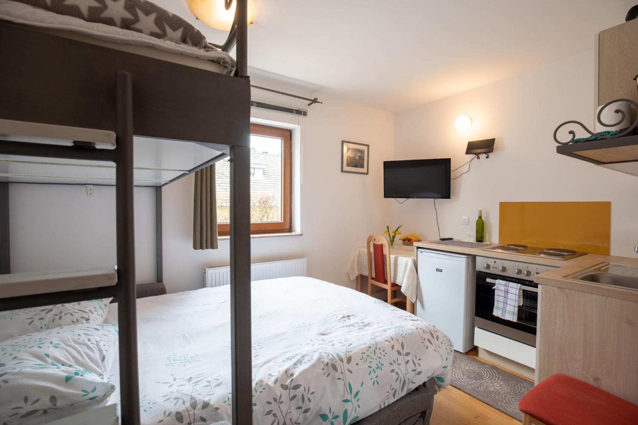 Apartma Lovor