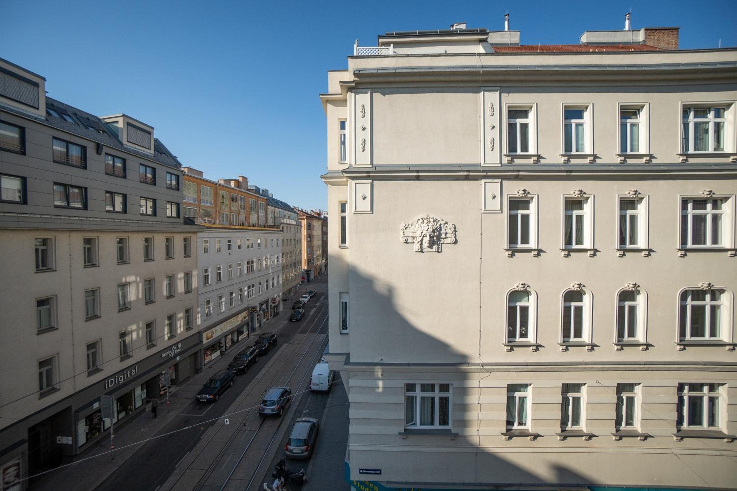 Beautiful New Apartment near City Center
