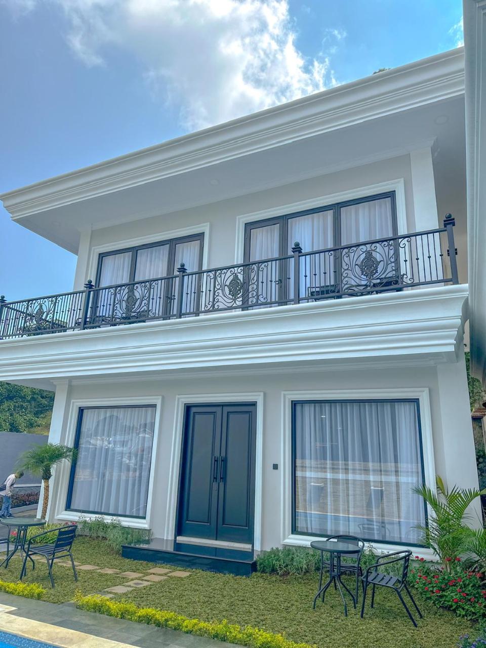 Villa London Puncak view 3
