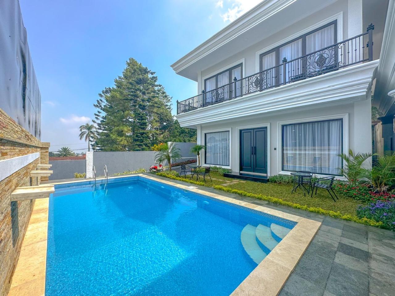 Villa London Puncak view 4