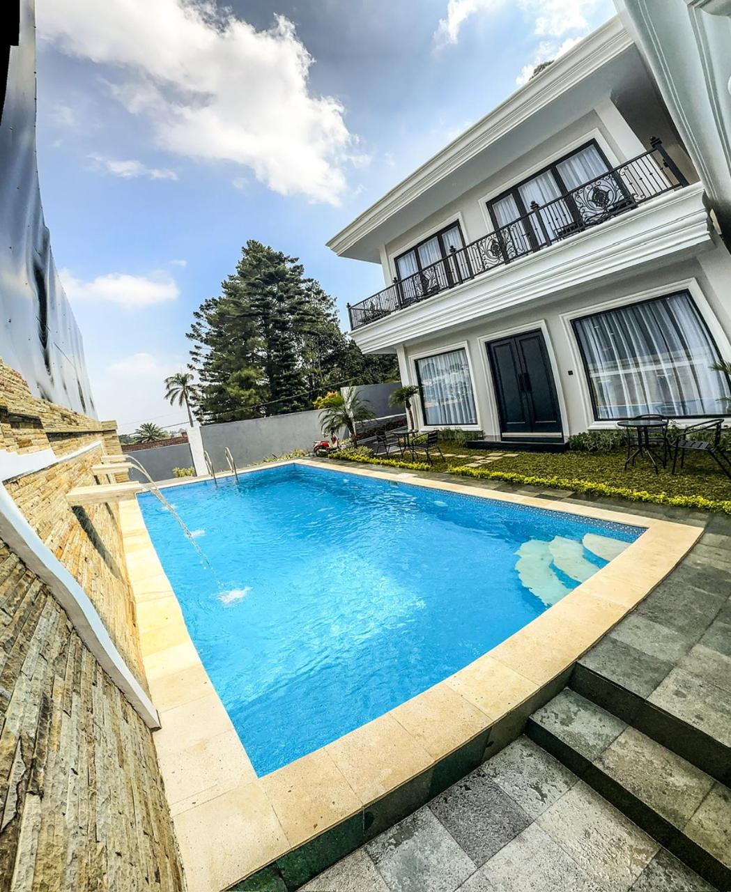Villa London Puncak view 5