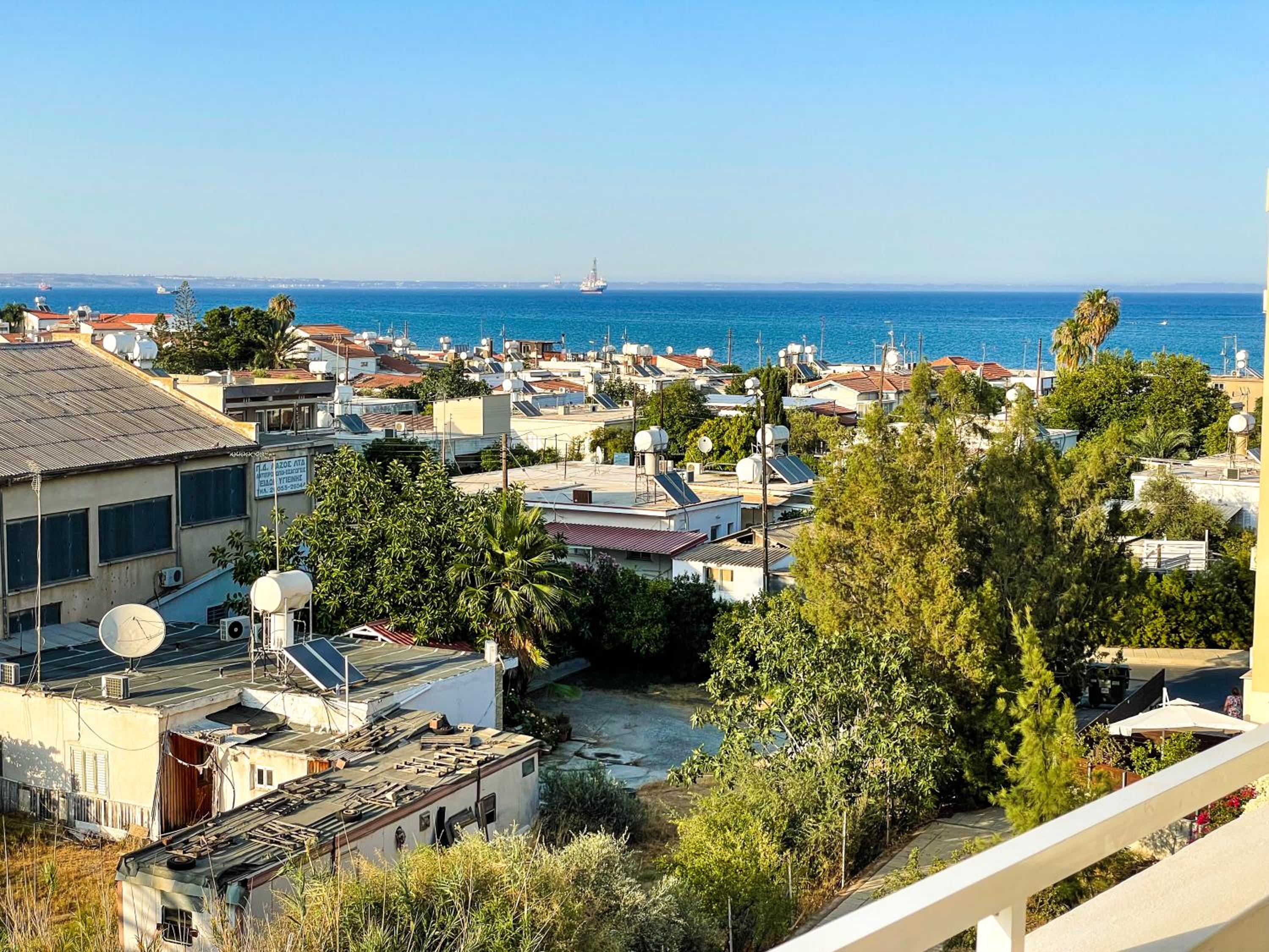 2BR SEAVIEW Apt in prime location 1 min from sea view 4