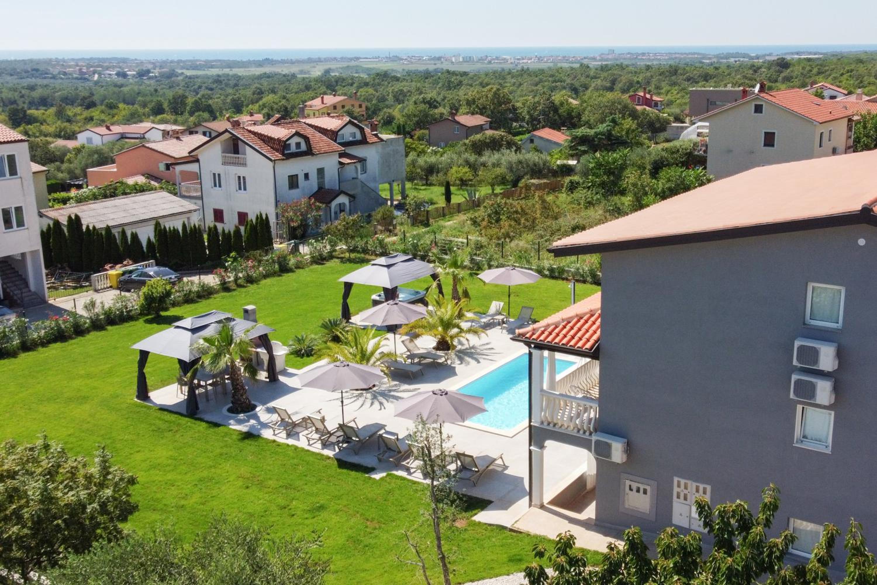 Villa Esea: Poolside Paradise & Relaxing Retreats view 2