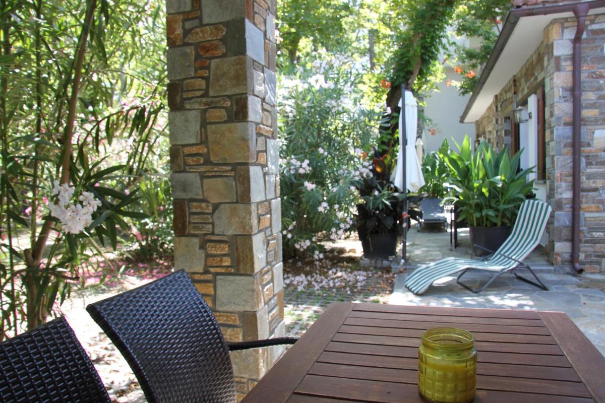 PLATANOFYLLA Studios & Apartments view 3