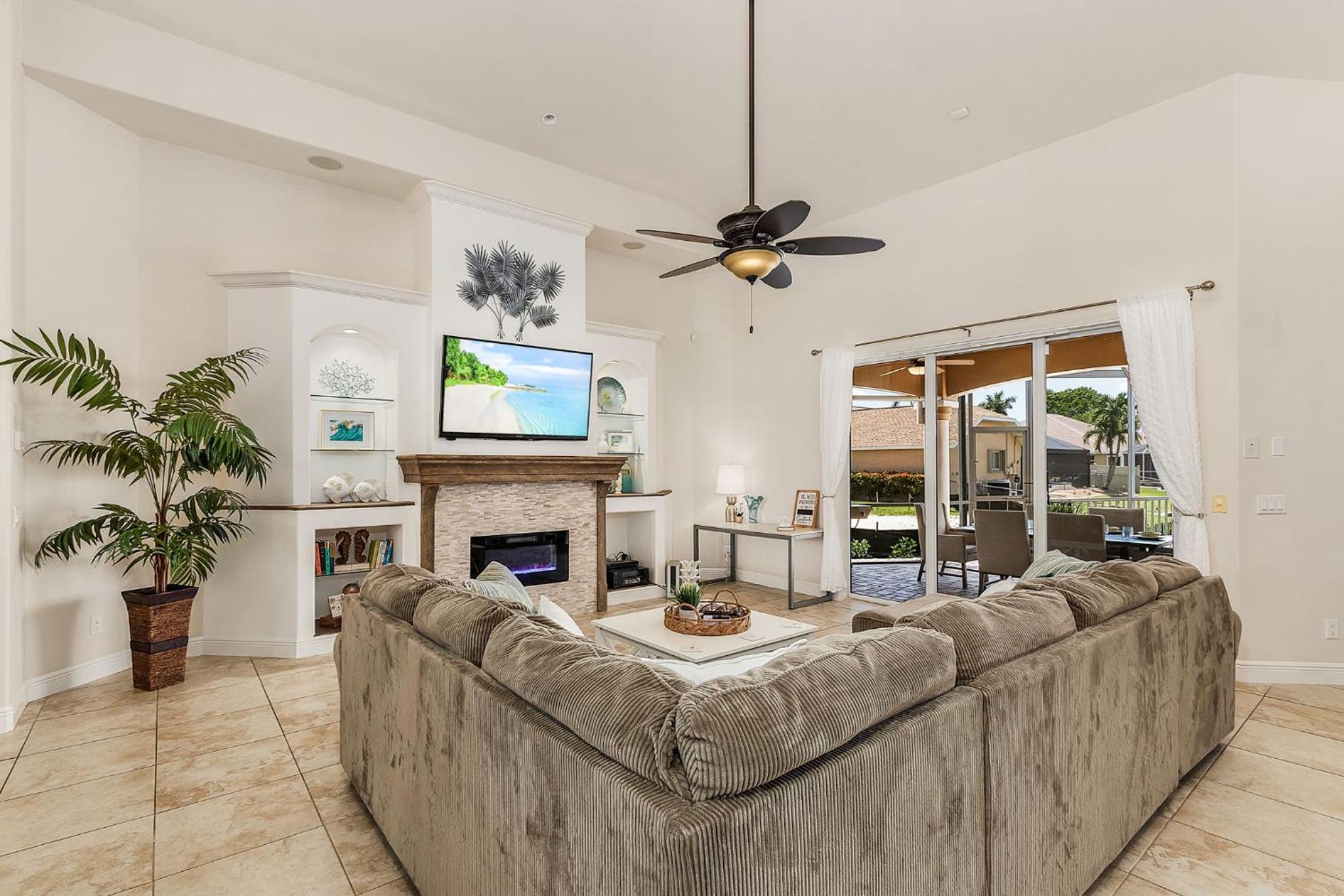 Private Luxury Villa with Heated Pool & Spa, Game Room, & Kayaks - Villa Coral Breeze - Roelens view 5