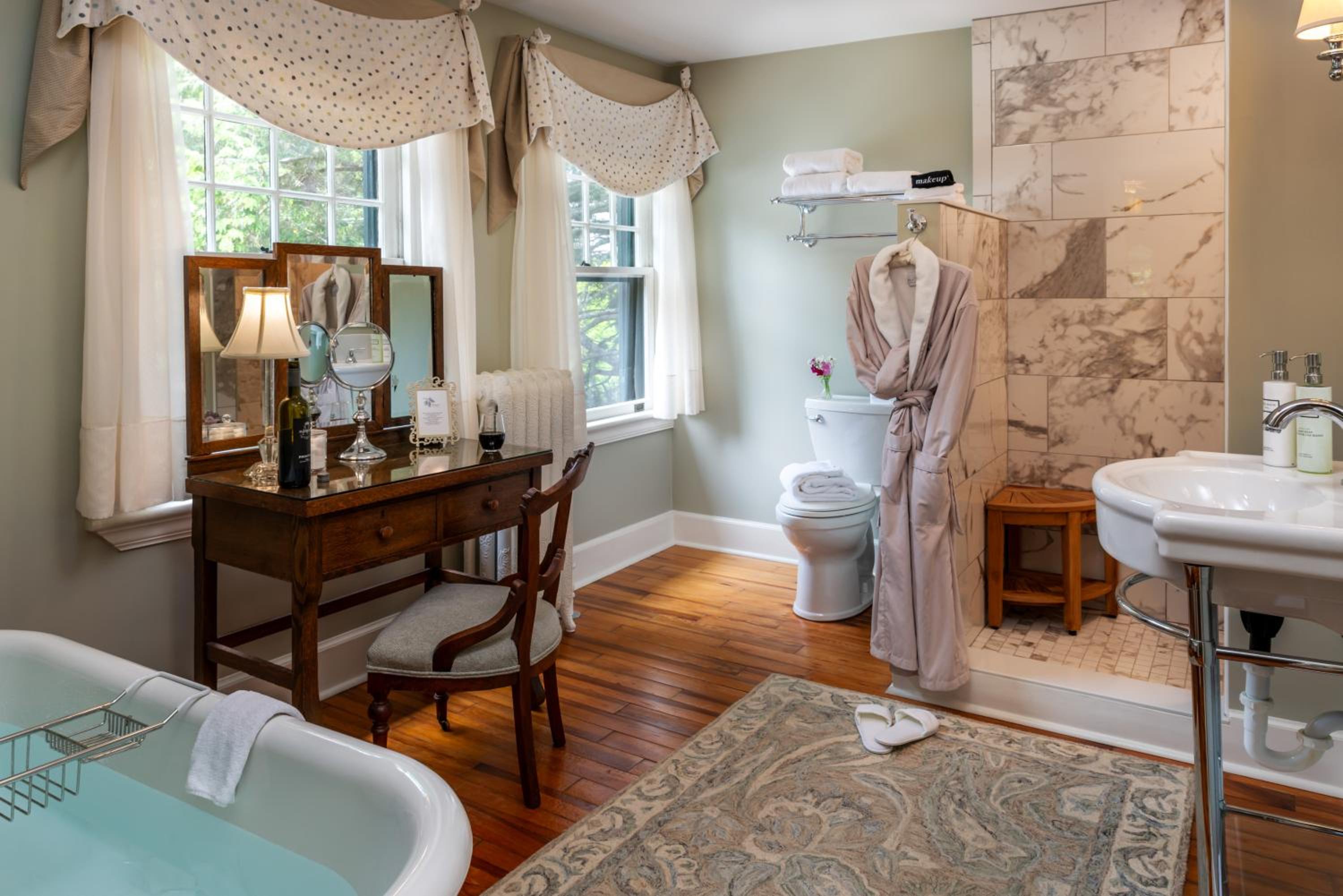 Pinecrest Bed & Breakfast