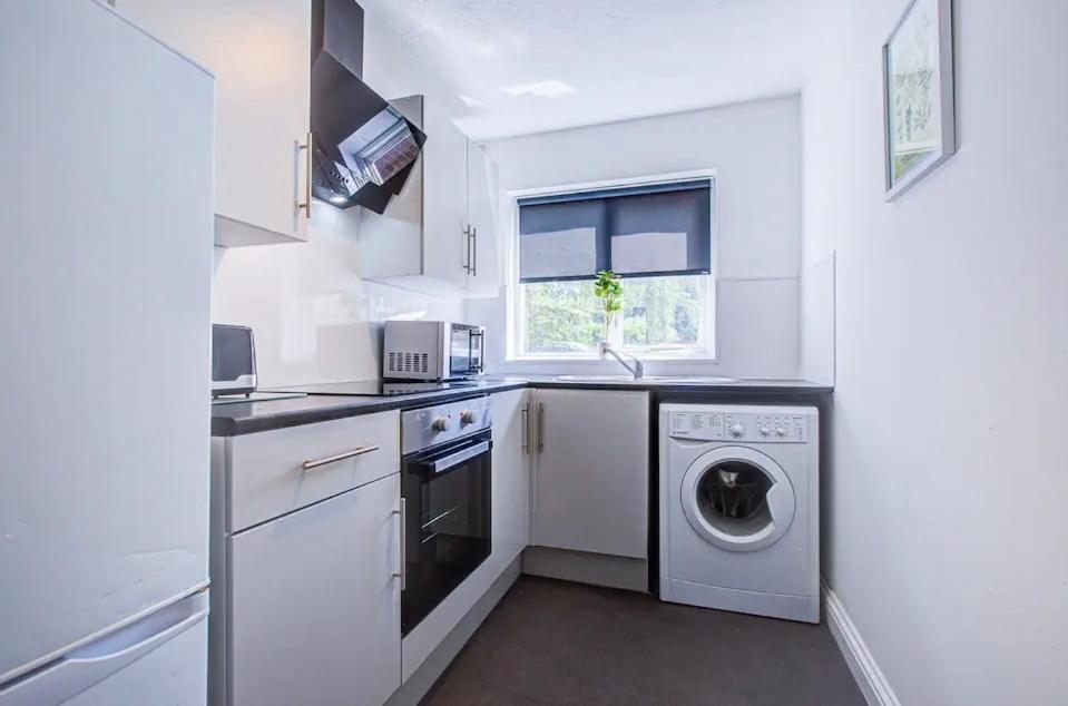 Spacious 2 Bedroom Apartment view 2