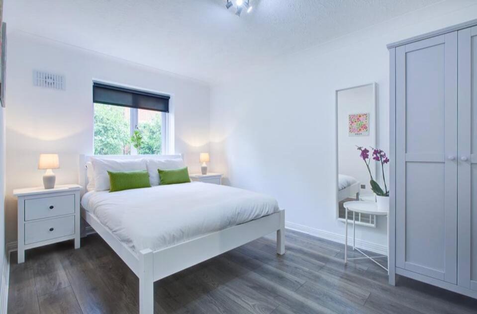 Spacious 2 Bedroom Apartment view 4
