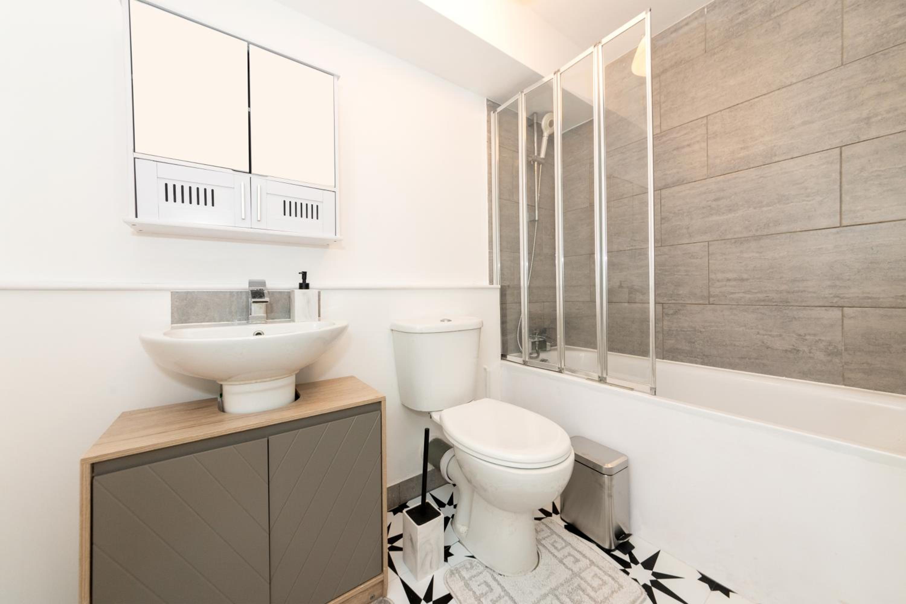 Central London Urban Modern Apartment near Warren Street