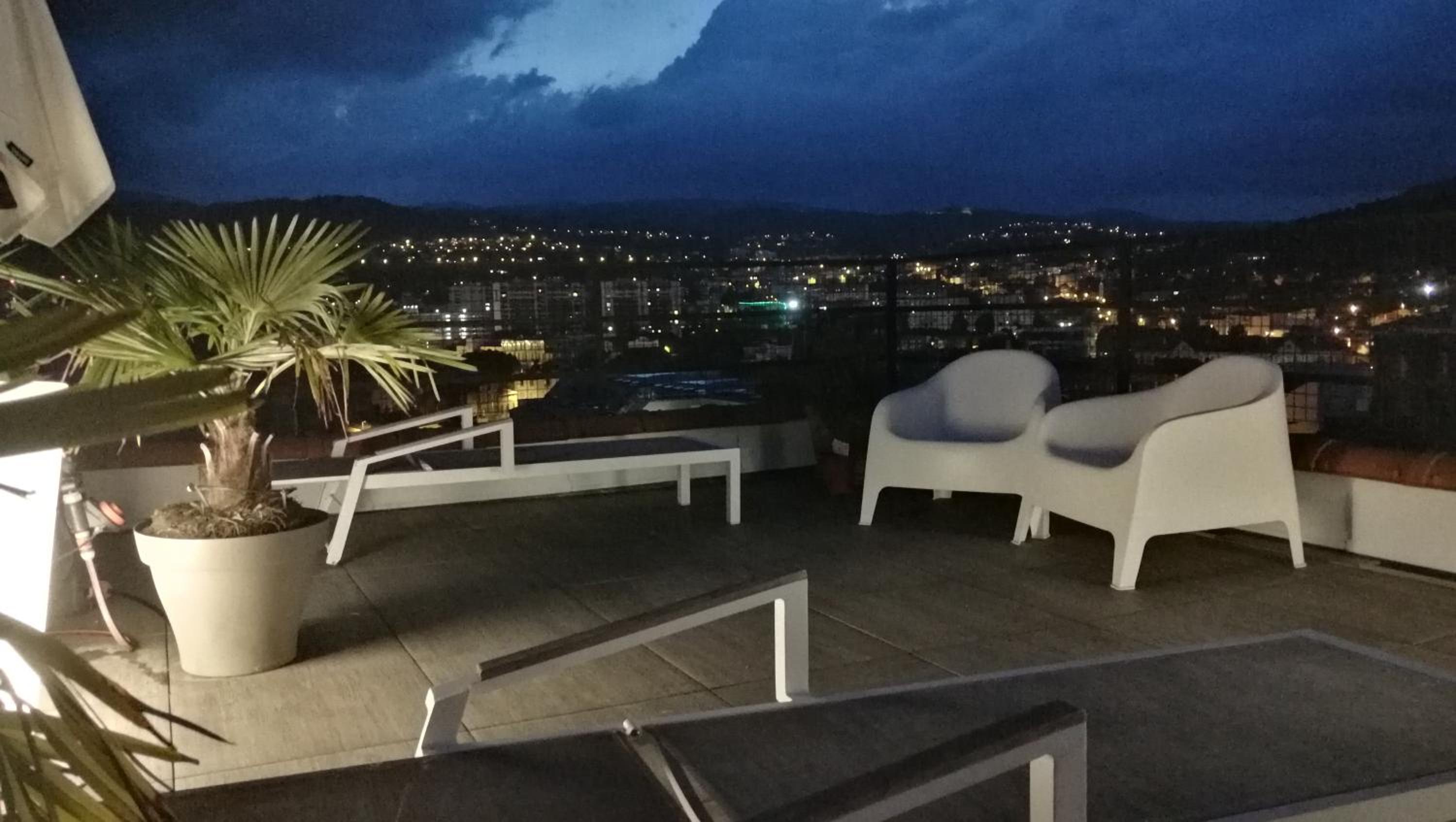 5&5 Rooftop photo 2