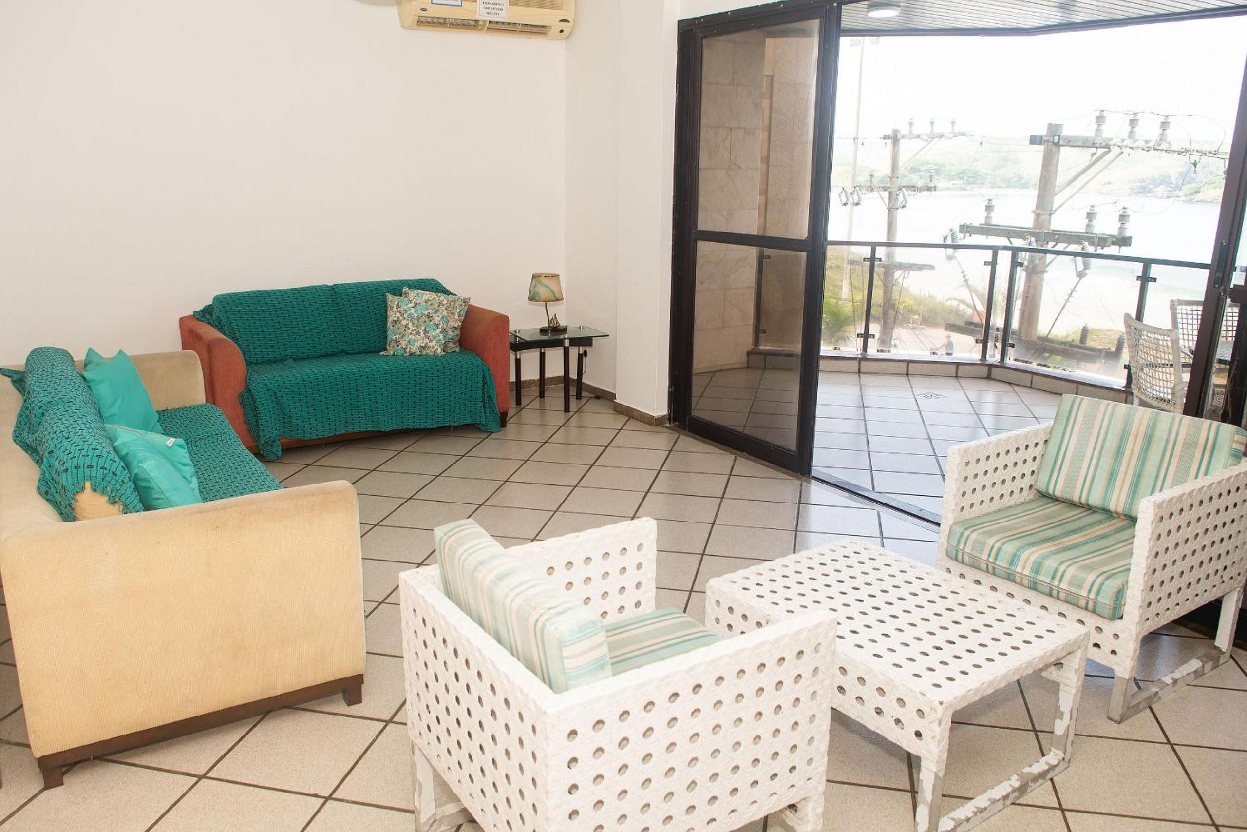 Lindo e bem localizado 3 quartos de frente p/ Mar - Praia do Forte - CF06