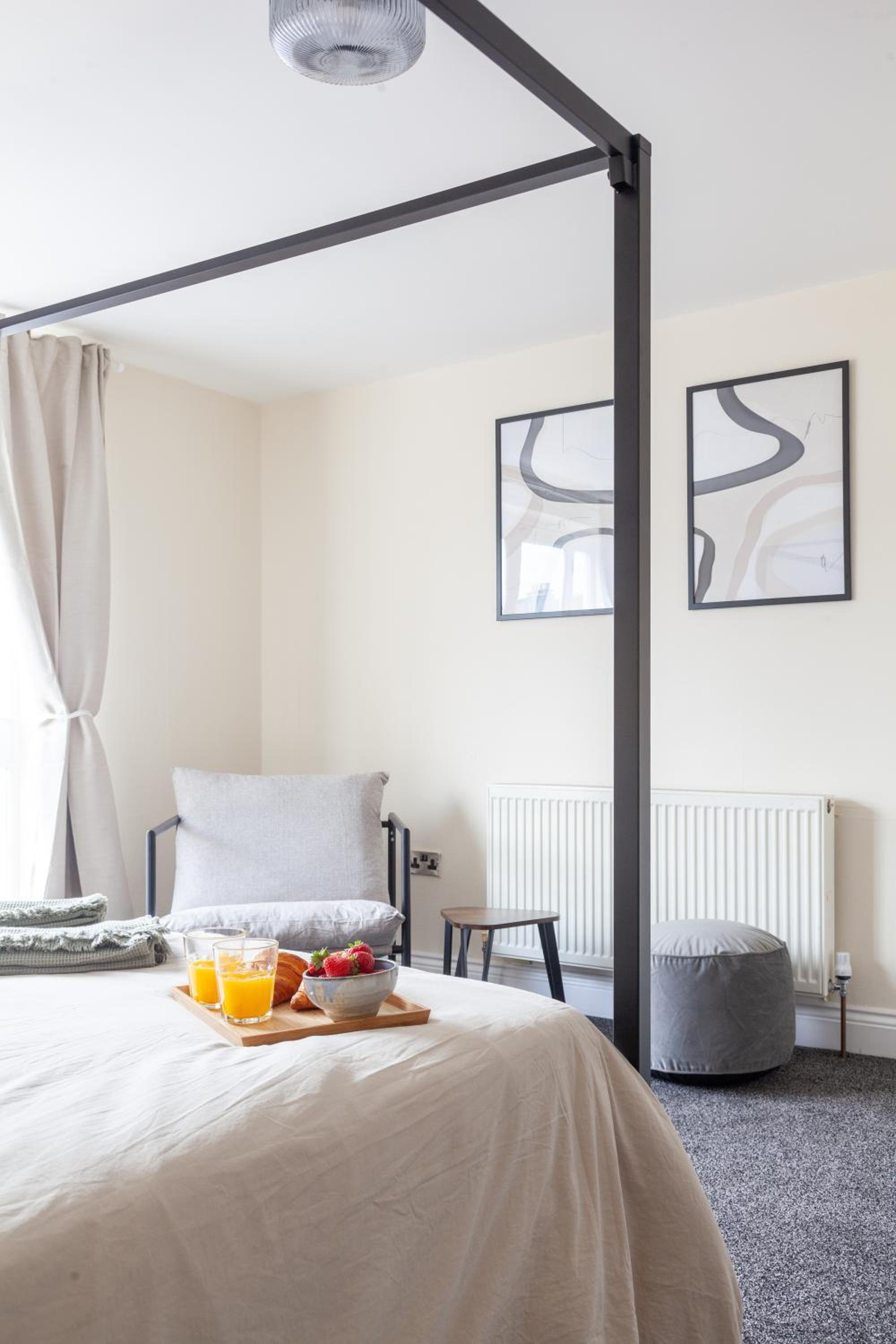 Arte Stays Serviced Houses Stratford - 3 Bedrooms 2 Bathrooms Houses London, Stratford, Maryland, Free Parking, Garden, Weekly or Monthly Stays - up to 8 g