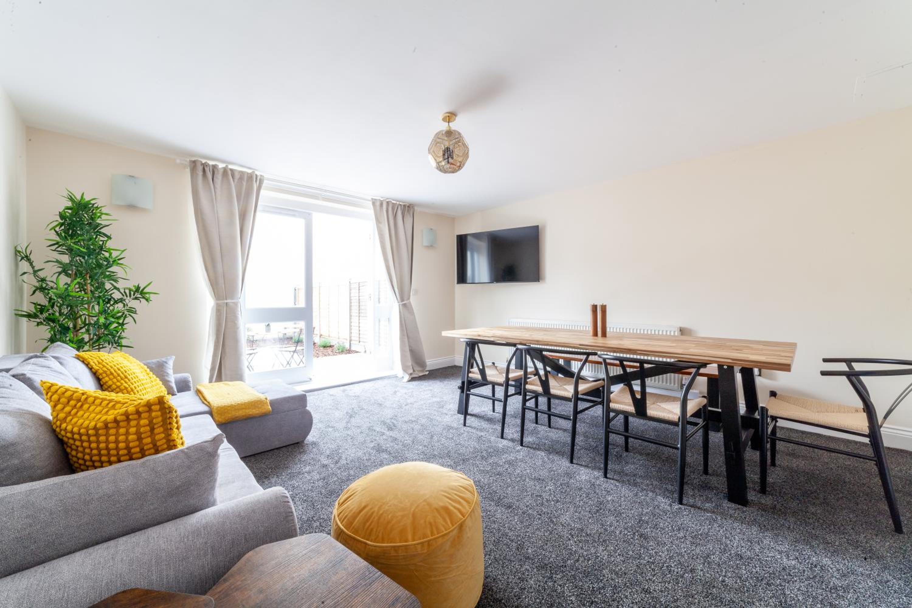 Arte Stays Serviced Houses Stratford - 3 Bedrooms 2 Bathrooms Houses London, Stratford, Maryland, Free Parking, Garden, Weekly or Monthly Stays - up to 8 g
