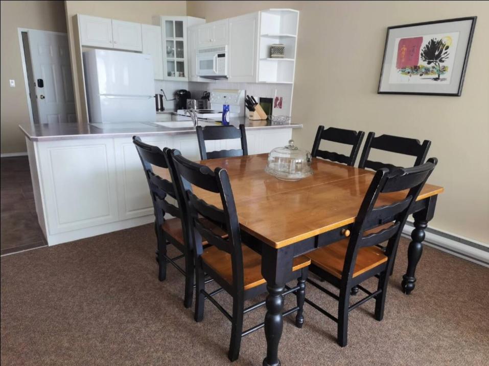 Mountain View Vacation Villa Main Floor Unit, No Stairs