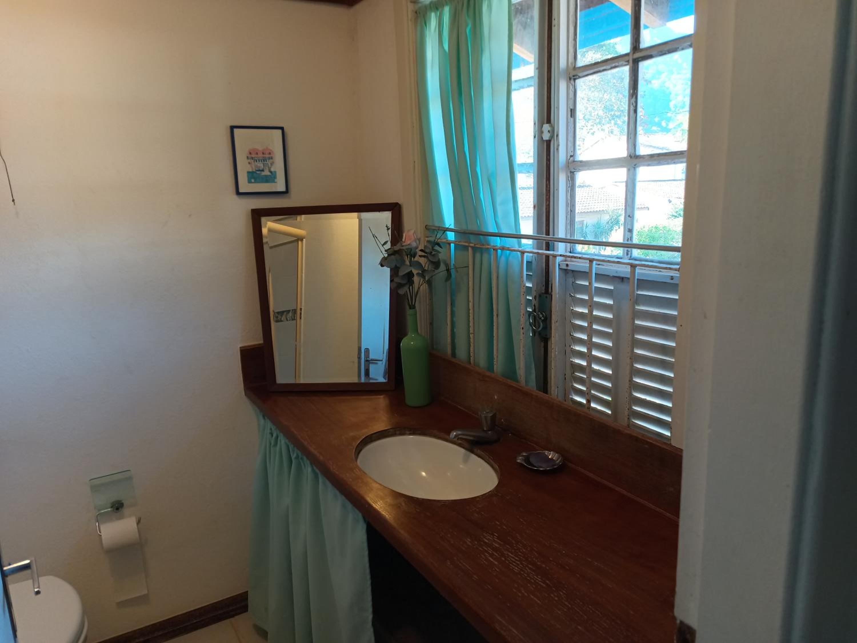 Casa com piscina a 150m da Praia do Lázaro