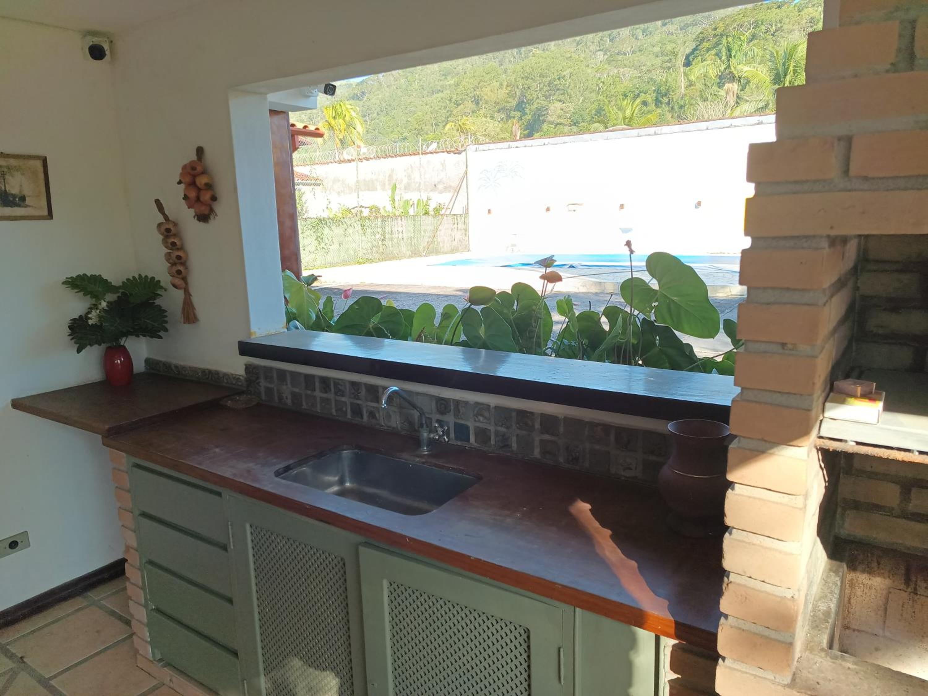 Casa com piscina a 150m da Praia do Lázaro
