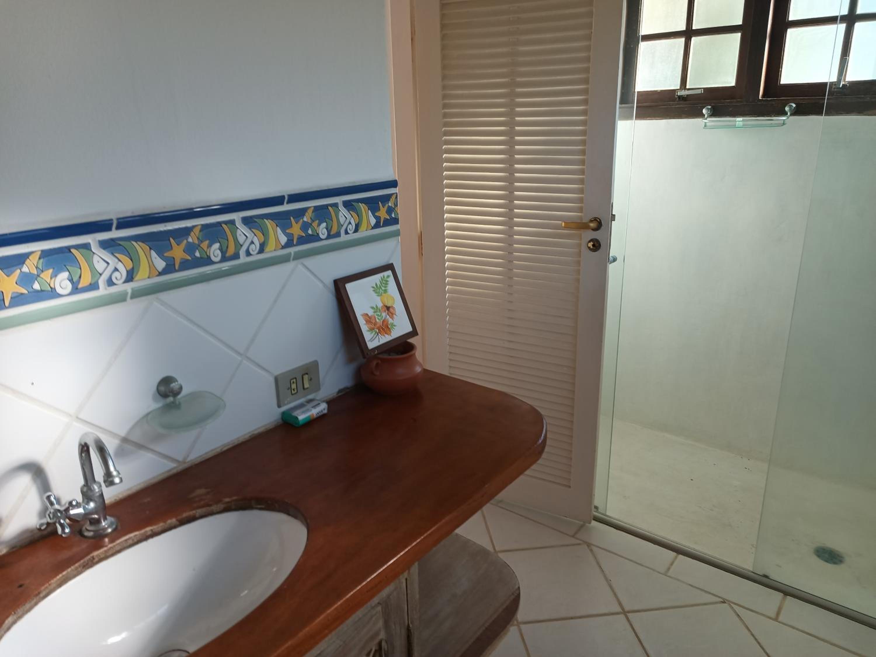 Casa com piscina a 150m da Praia do Lázaro