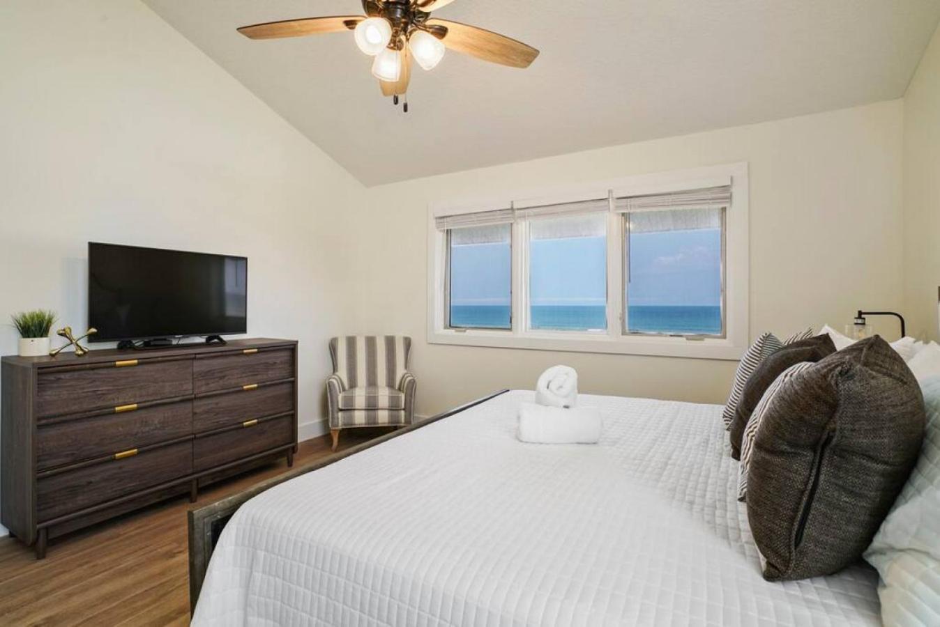 Crescent Lookout Oceanfront with panoramic views