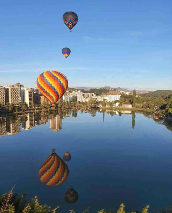 Flat lindo com piscina e linda vista da cidade