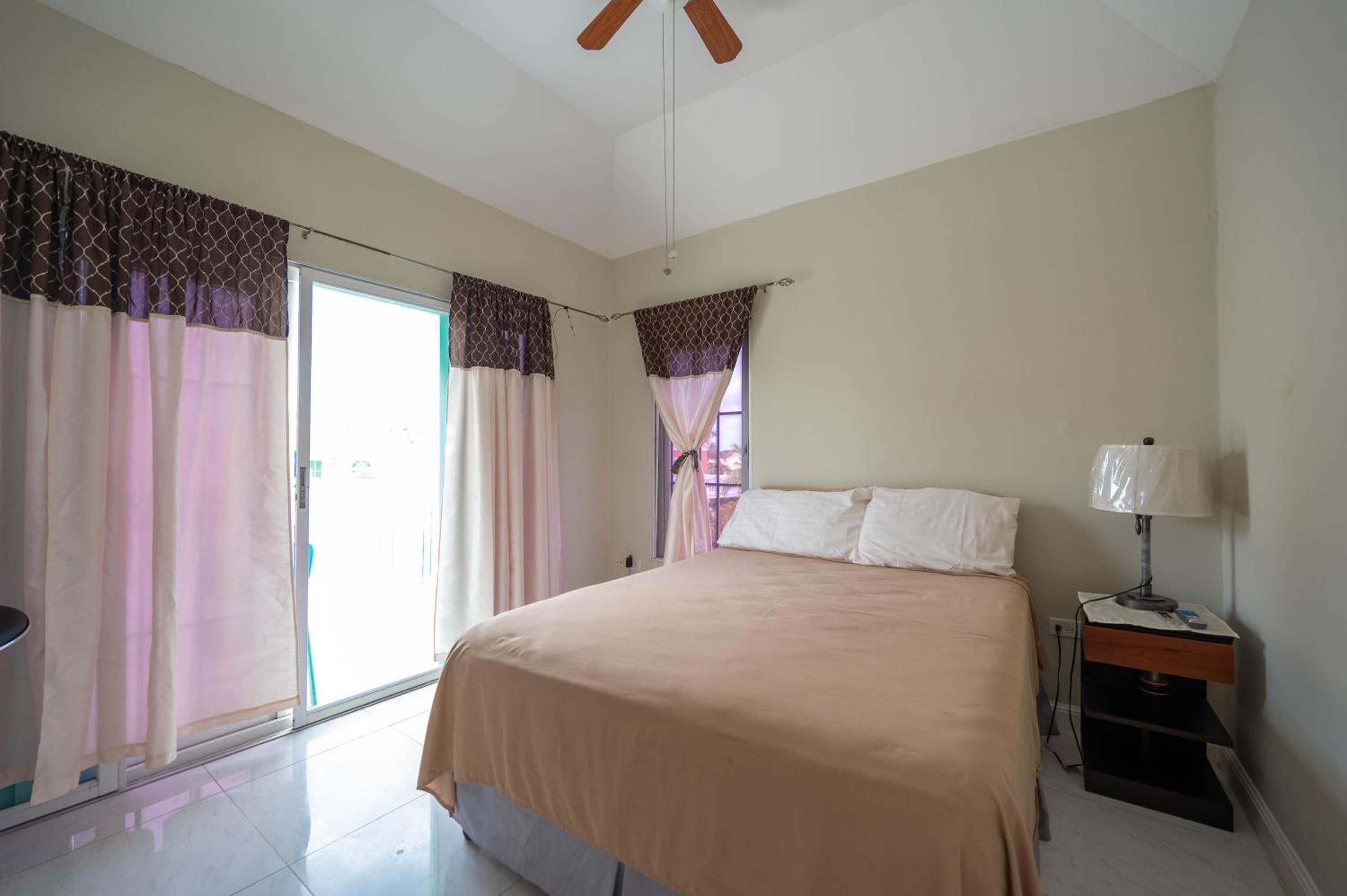 JAG Guesthouse- Little Bay Country Club