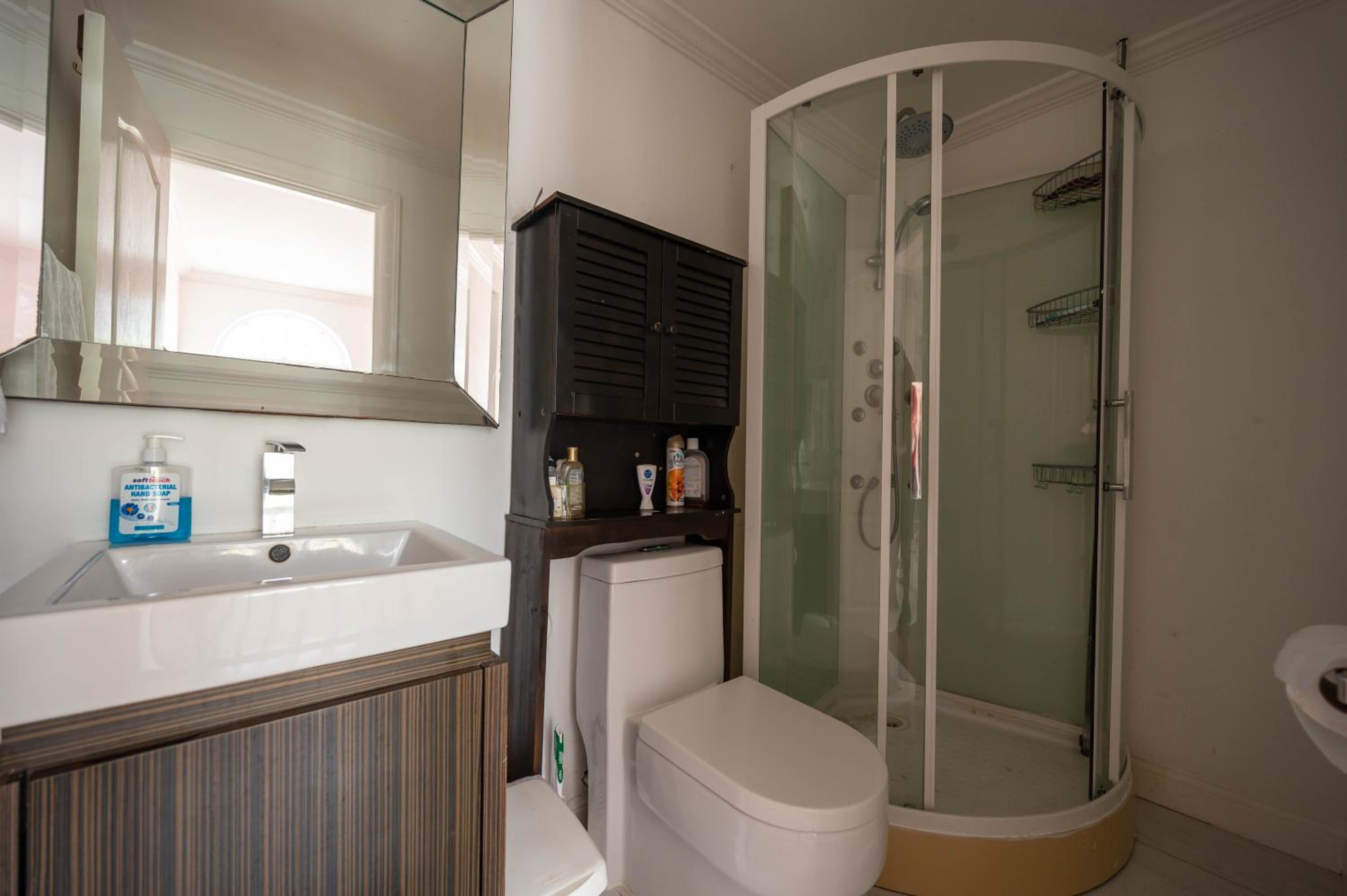 JAG Guesthouse- Little Bay Country Club
