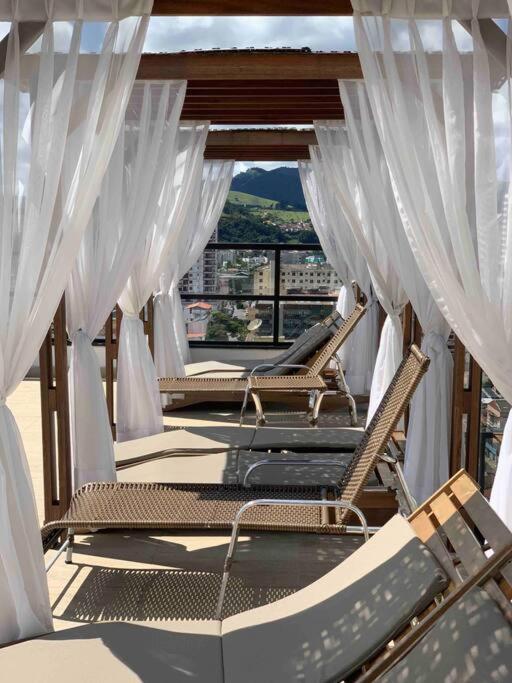 Flat lindo com piscina e linda vista da cidade