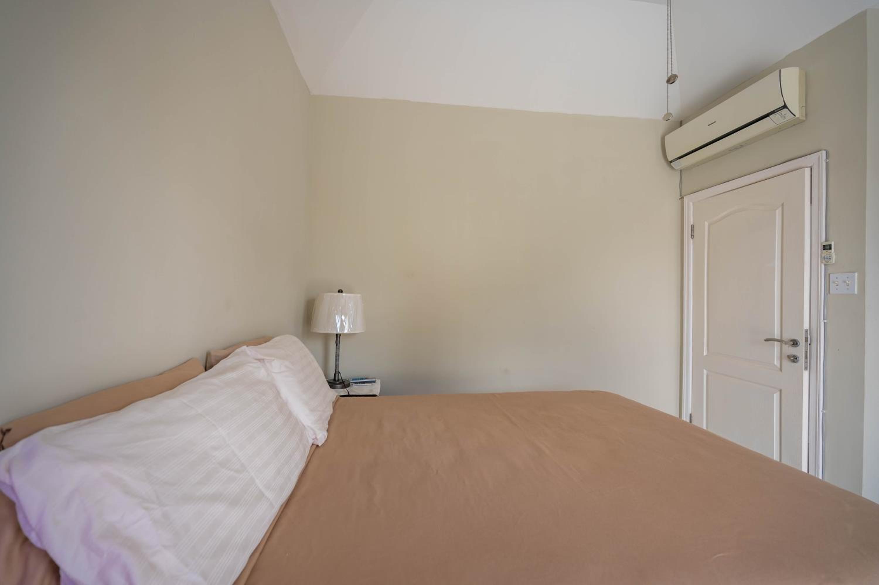 JAG Guesthouse- Little Bay Country Club