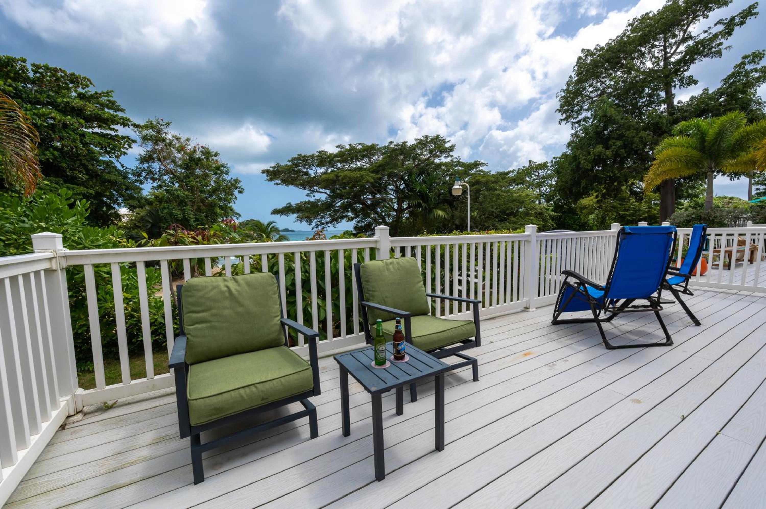 JAG Guesthouse- Little Bay Country Club