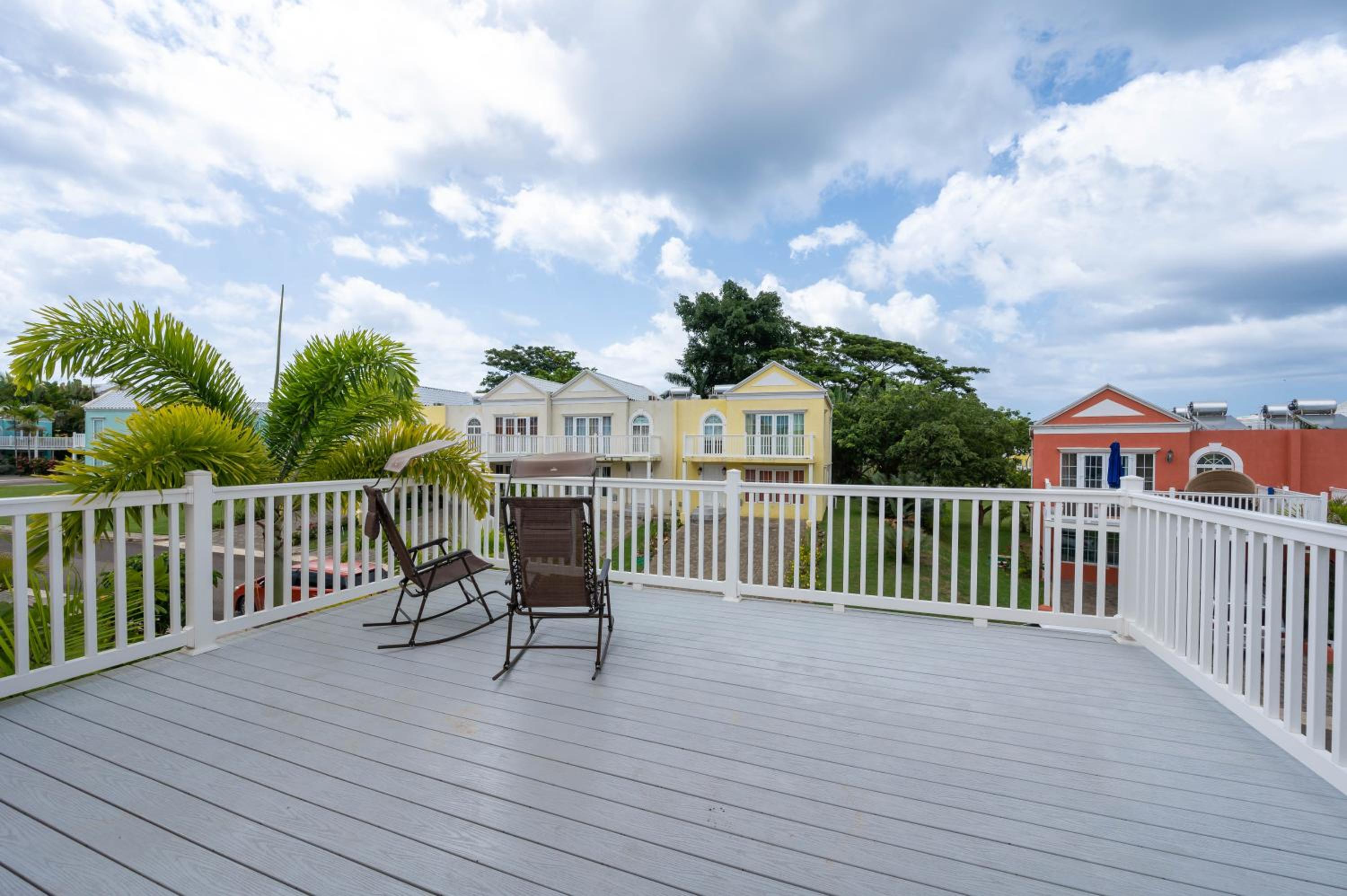JAG Guesthouse- Little Bay Country Club
