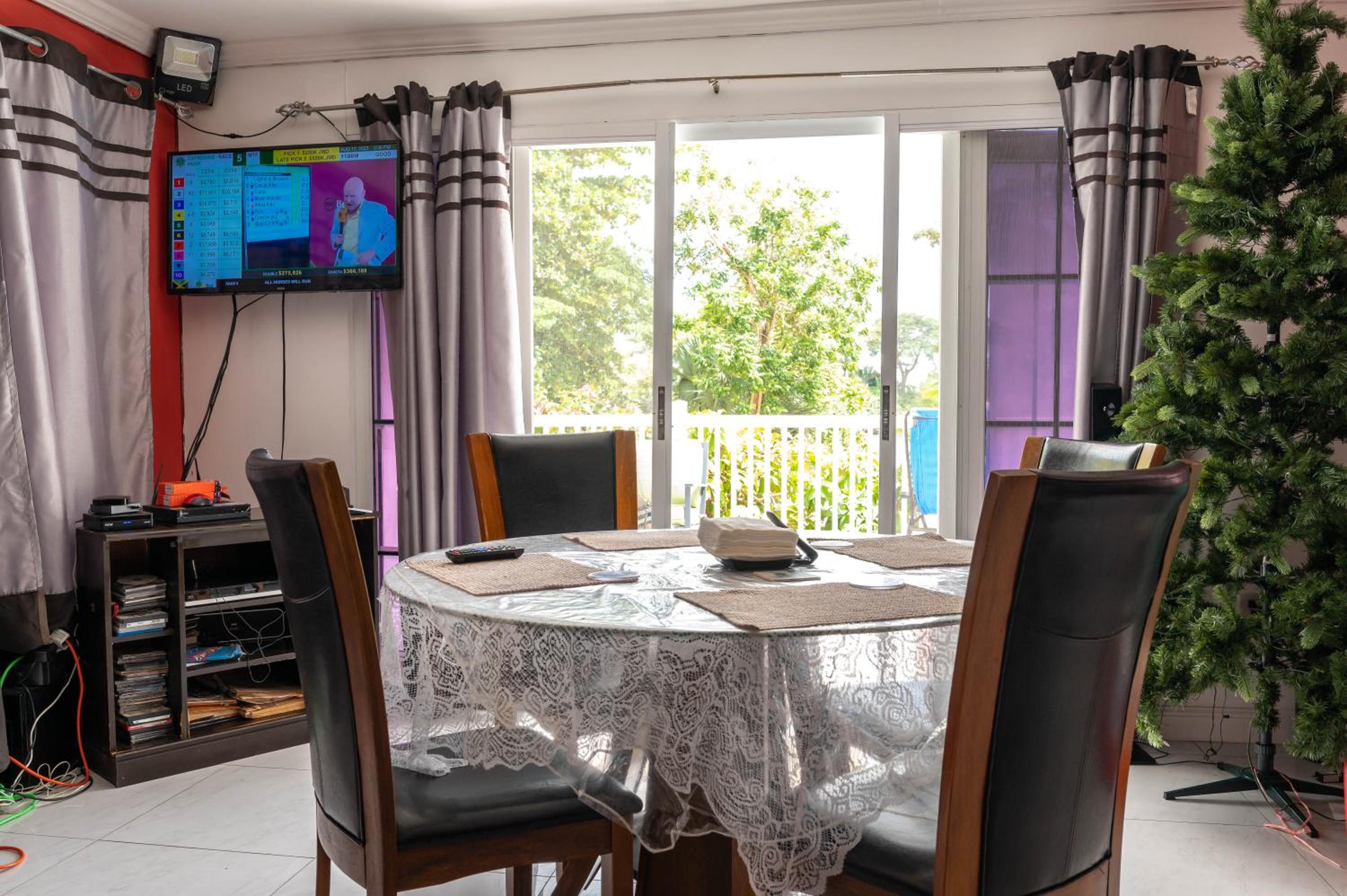 JAG Guesthouse- Little Bay Country Club