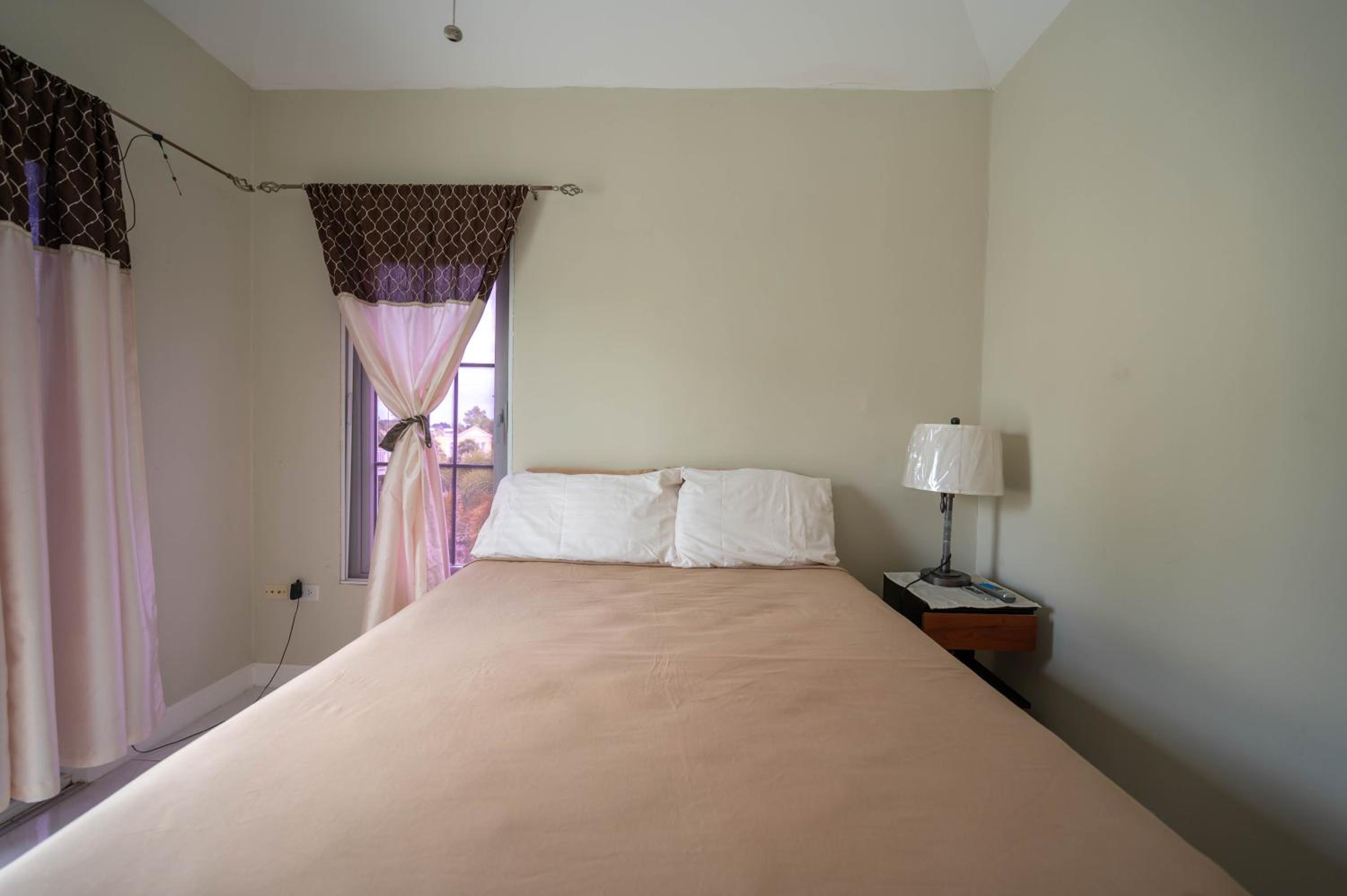 JAG Guesthouse- Little Bay Country Club