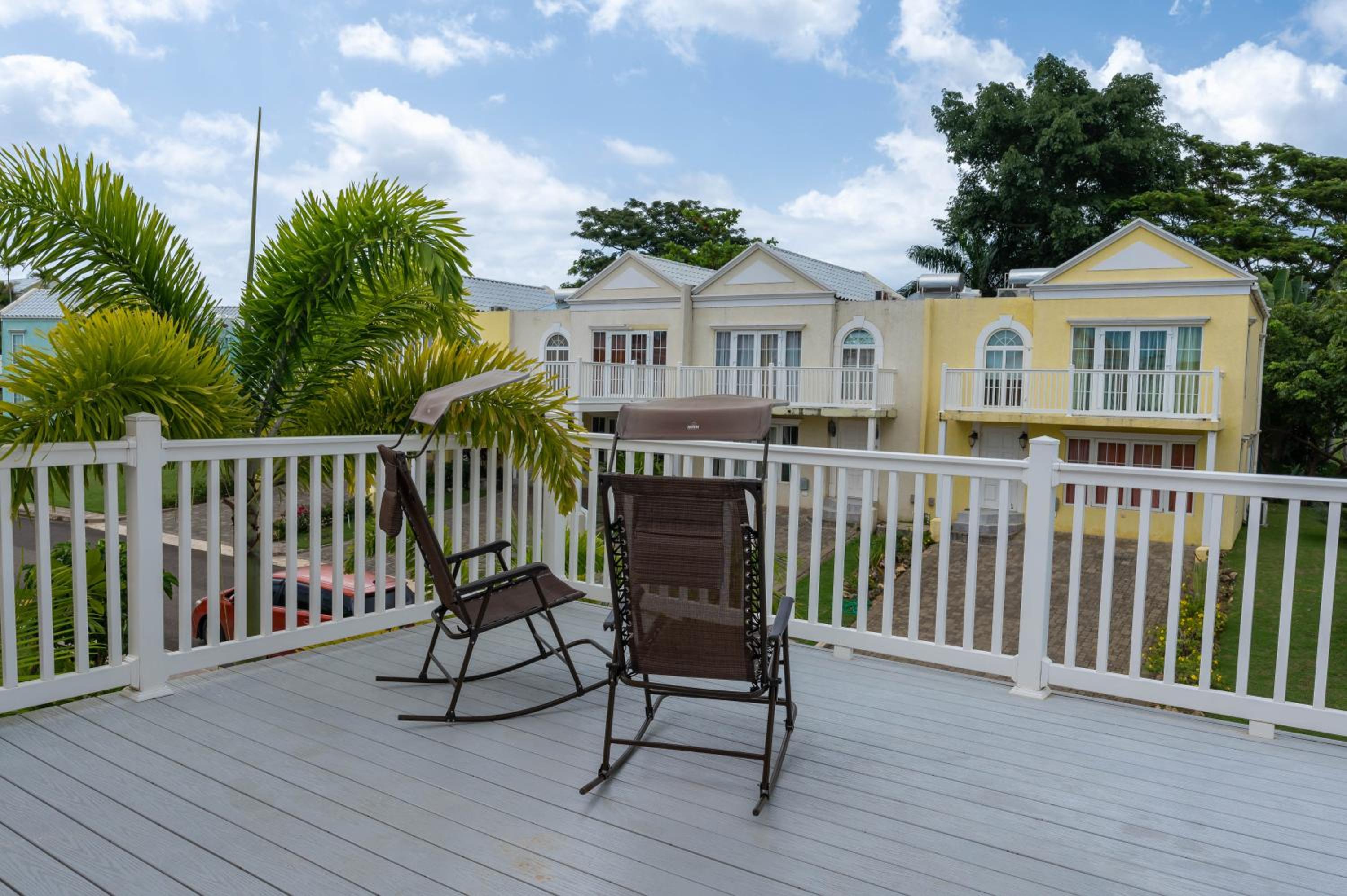 JAG Guesthouse- Little Bay Country Club