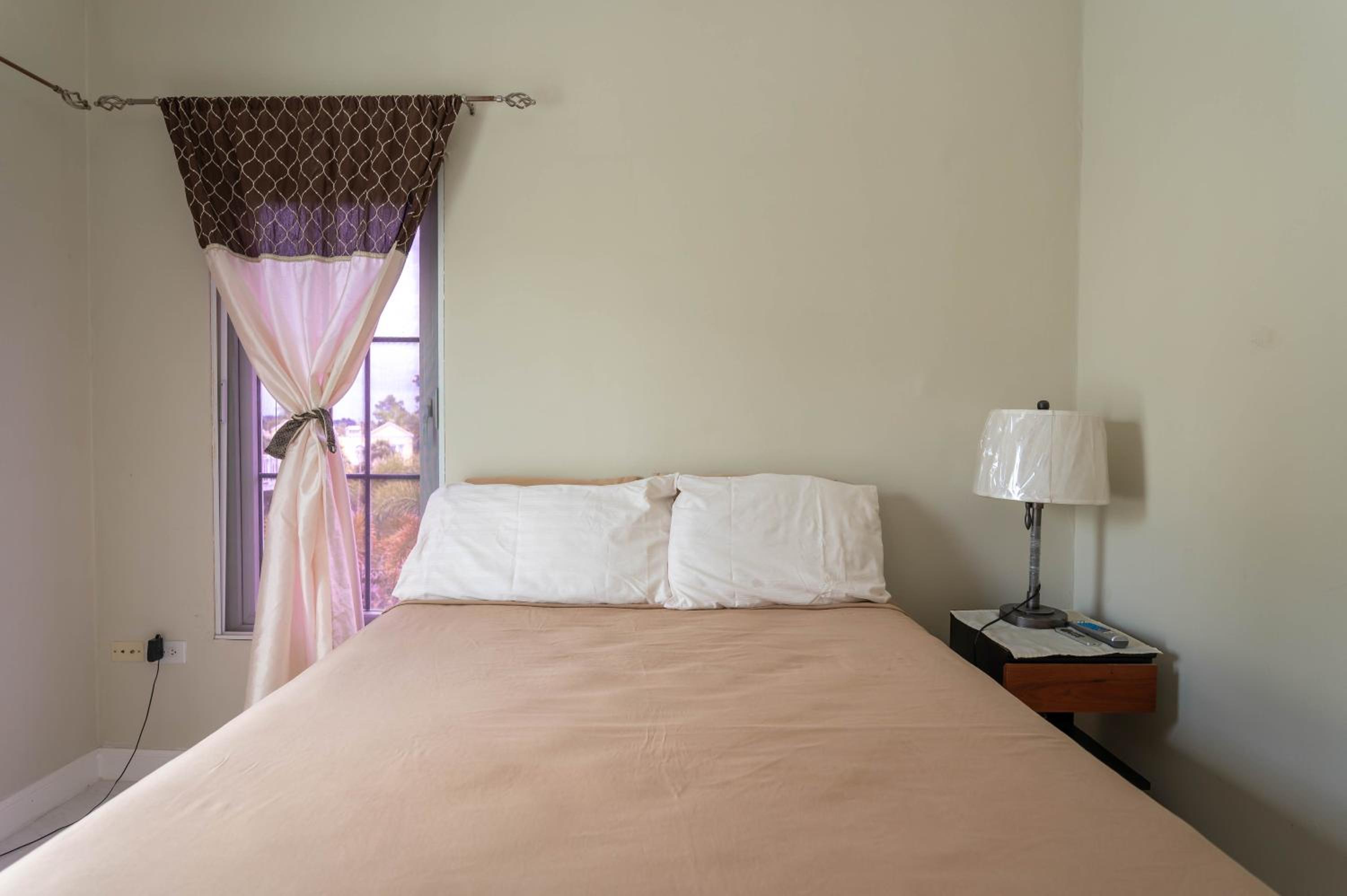 JAG Guesthouse- Little Bay Country Club
