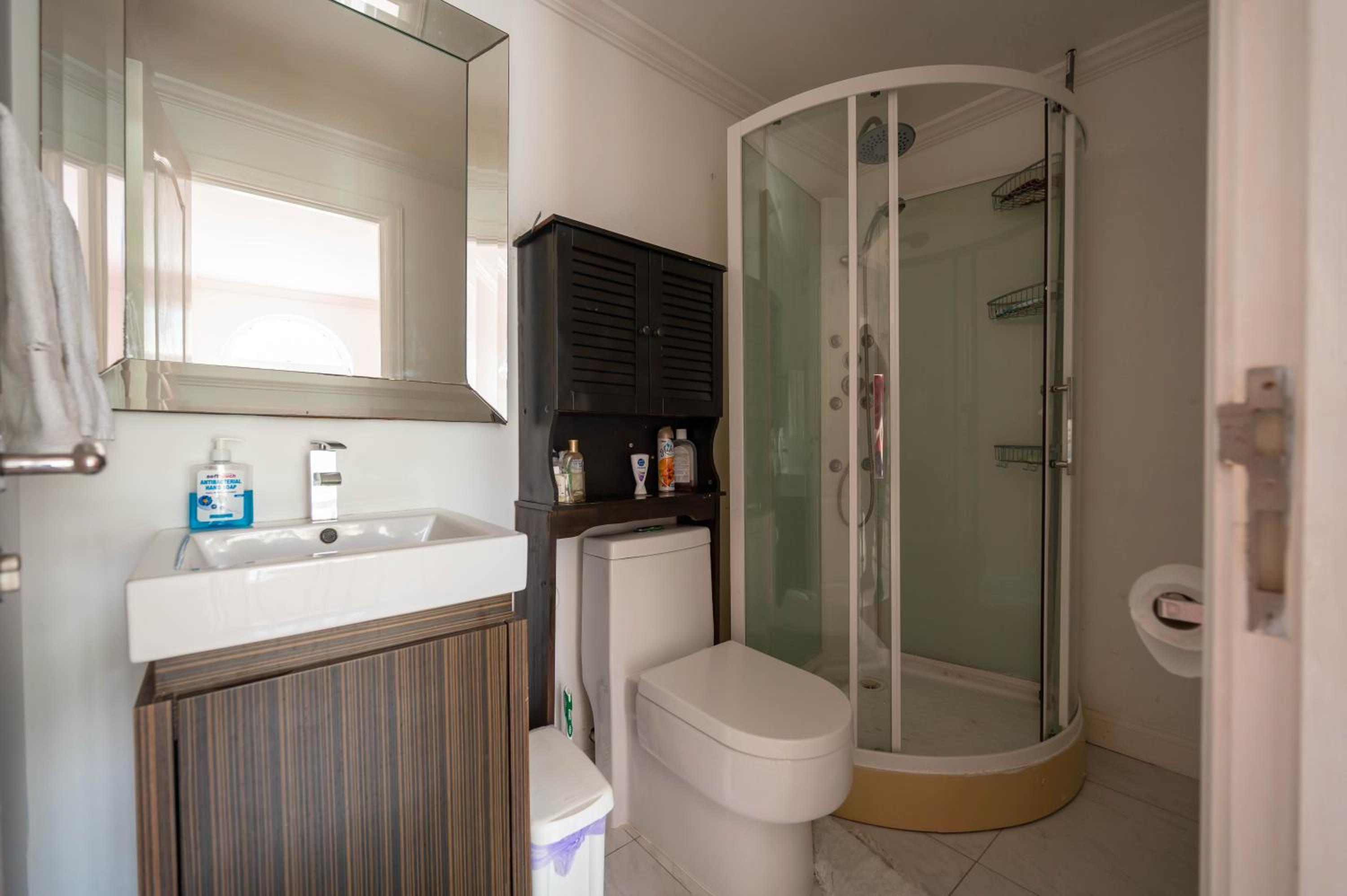 JAG Guesthouse- Little Bay Country Club