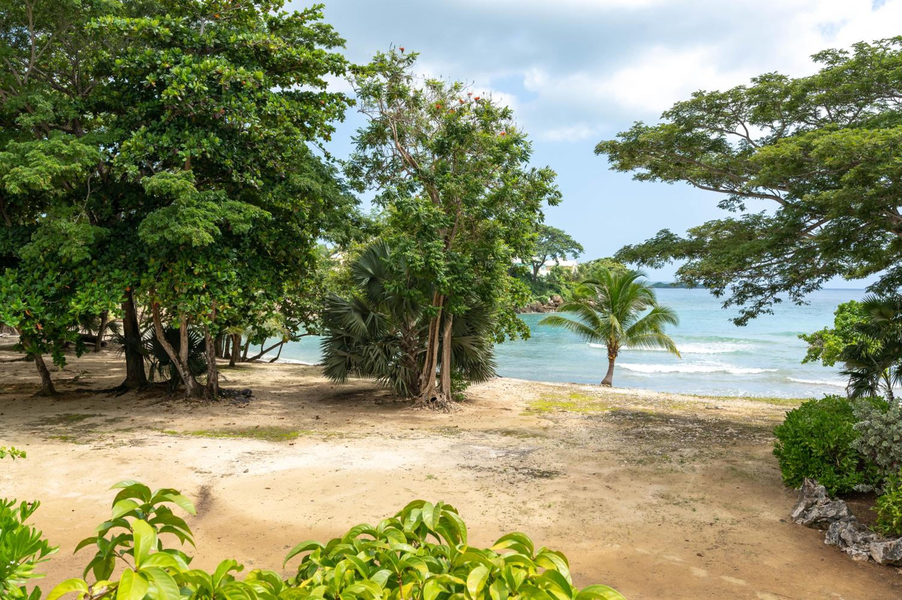 JAG Guesthouse- Little Bay Country Club