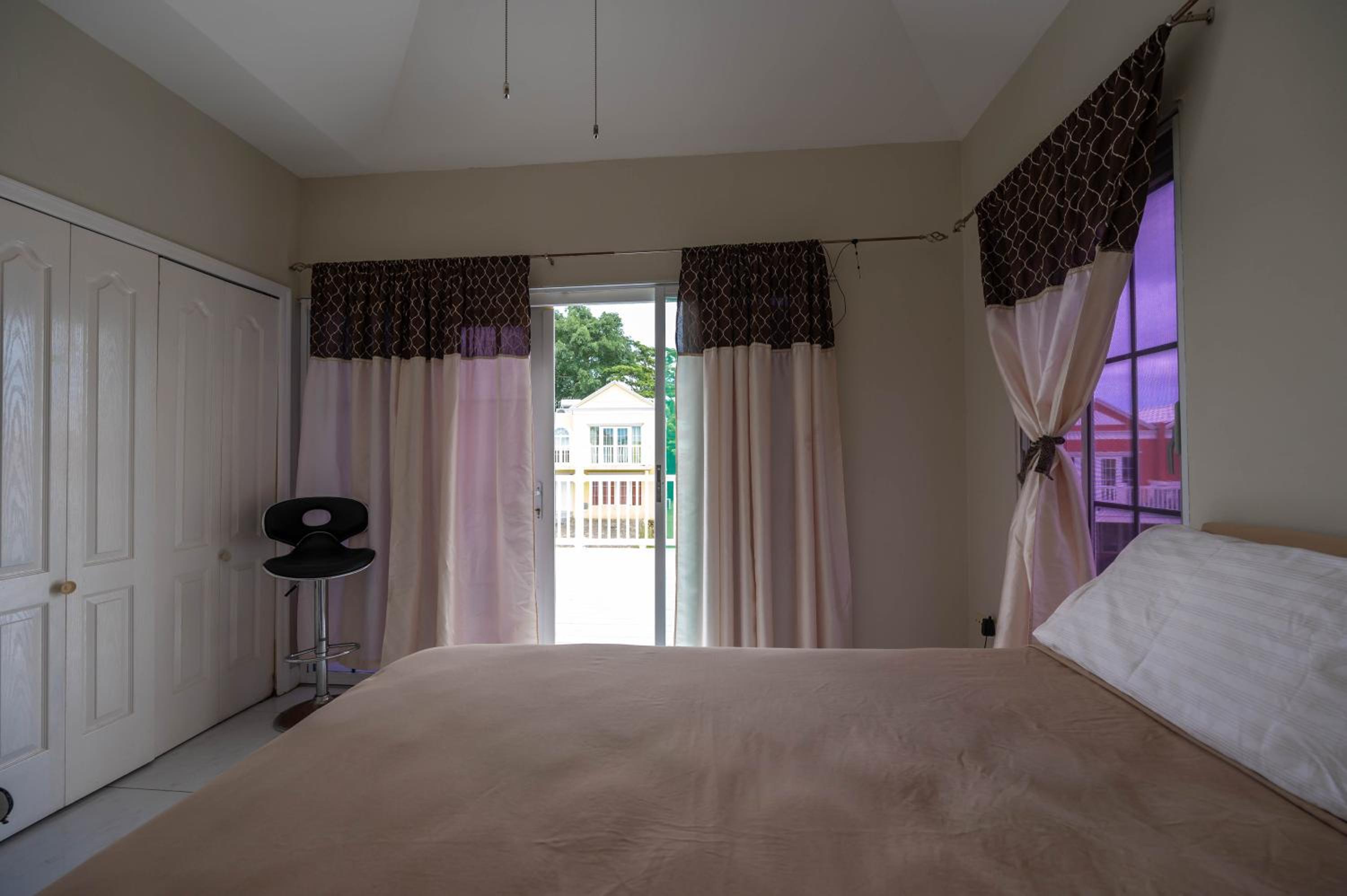 JAG Guesthouse- Little Bay Country Club