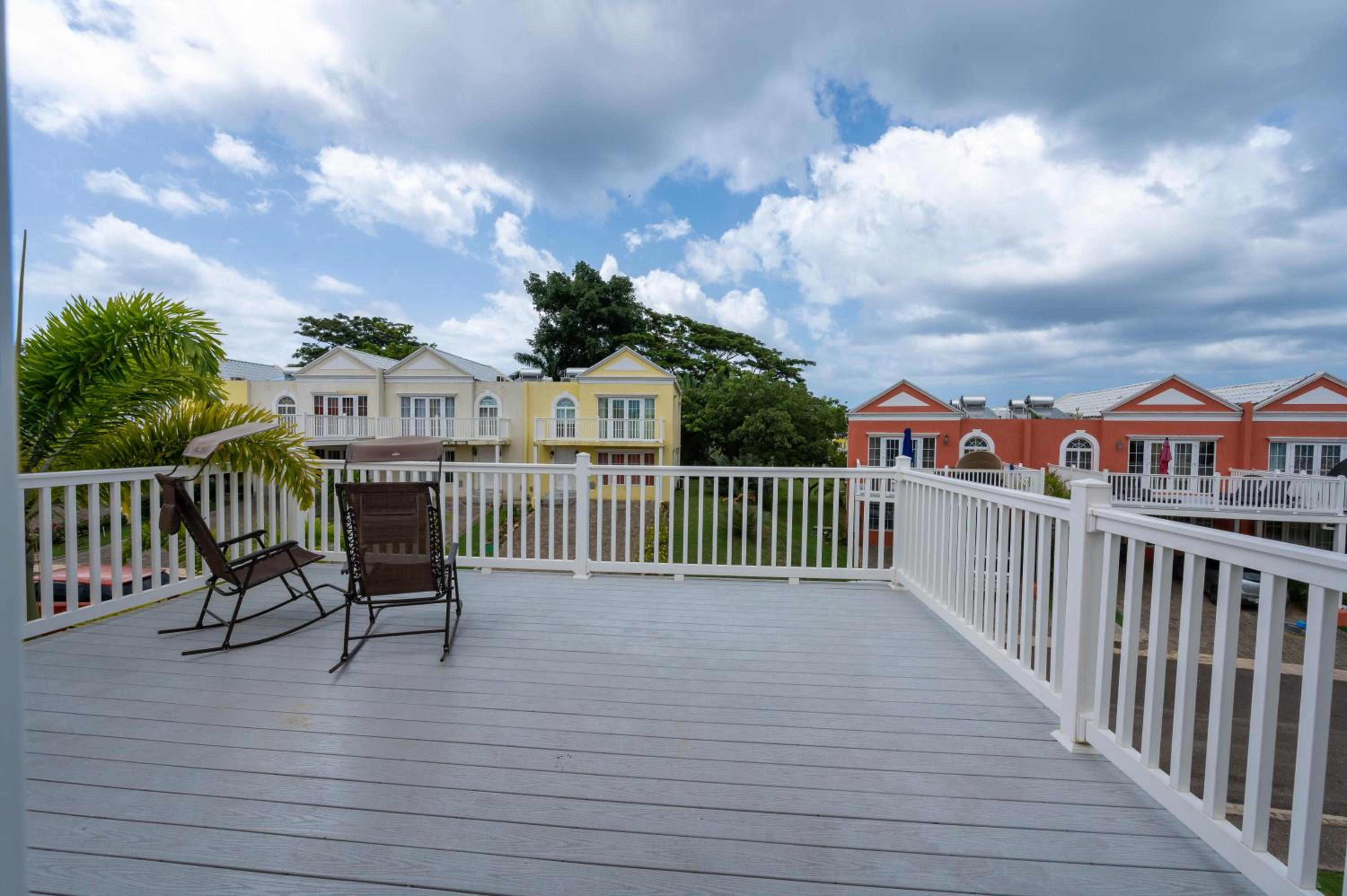 JAG Guesthouse- Little Bay Country Club