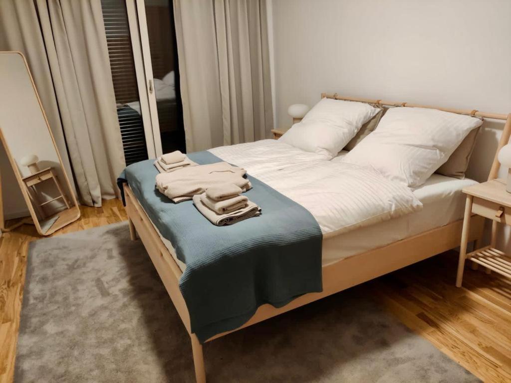 Neue stillvolle Wohnung im Steinbach Palais, ideale Lage