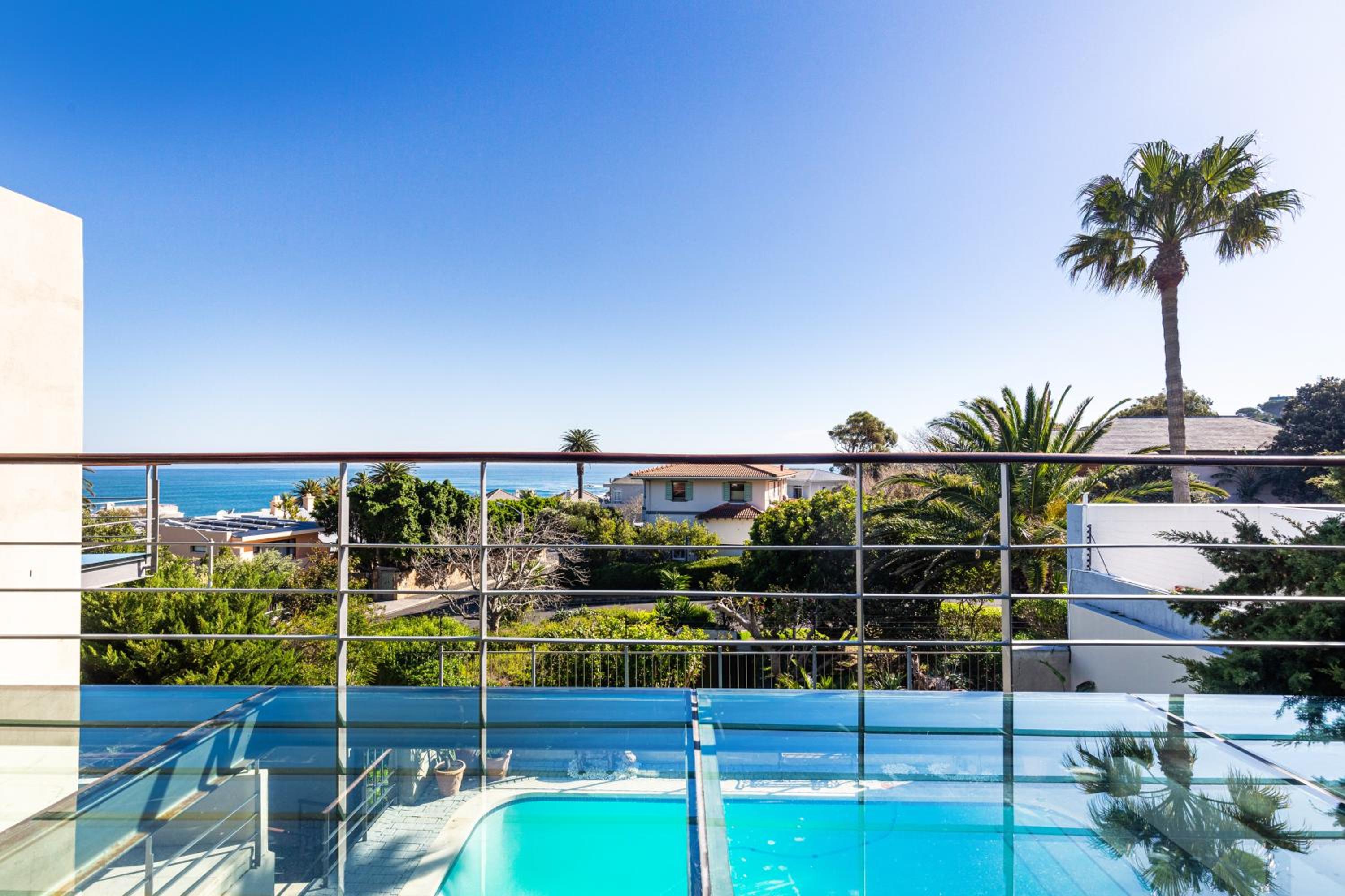 Ocean view luxury villa with pool - Camps Bay view 3